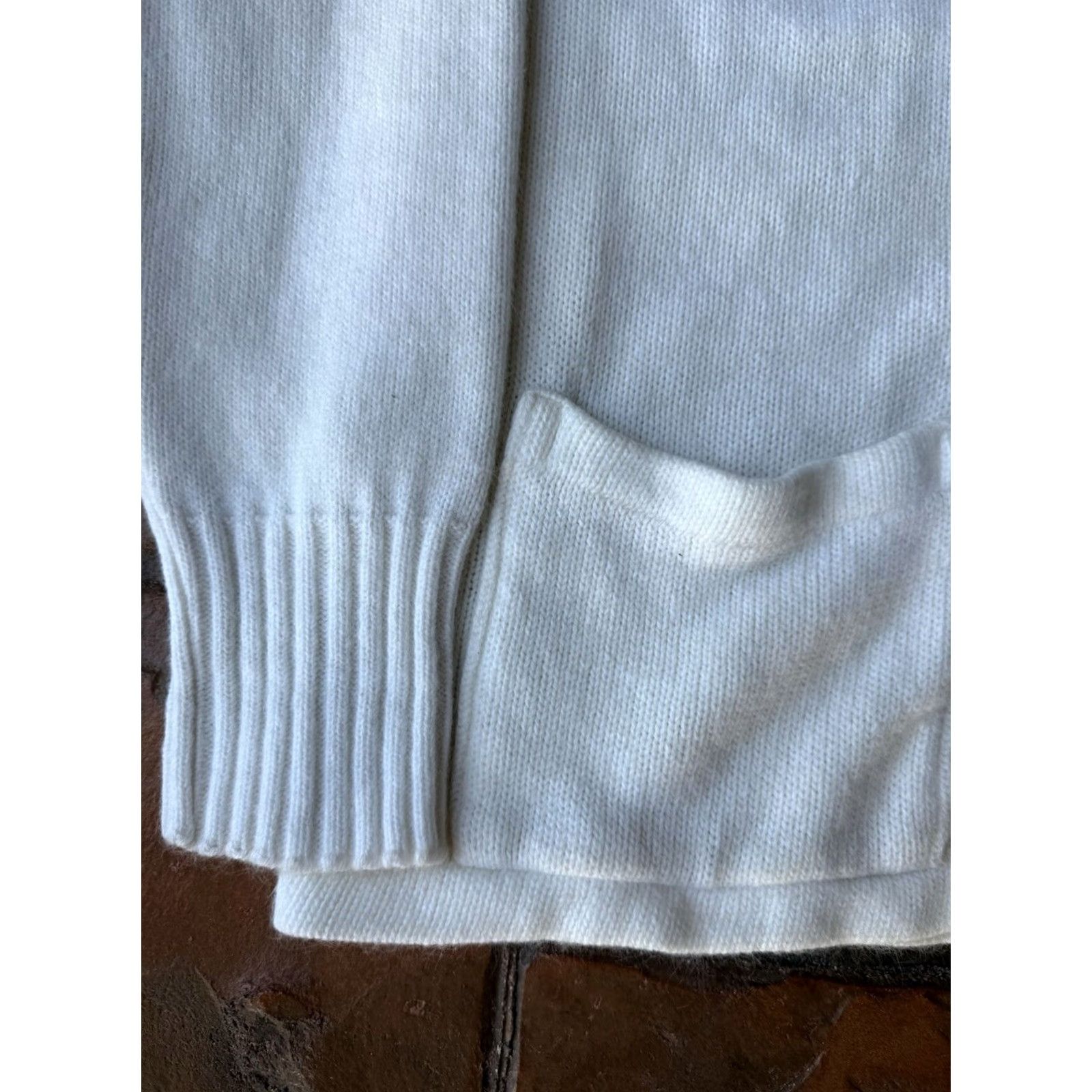 Vintage VINTAGE Athletic Knitwear Varsity Lettermans School Sweater Cardigan Unisex Adults 38 White Long Sleeve V-Neck Embroidered Patch Logo Pockets Size XS / US 0-2 / IT 36-38 - 4 Thumbnail