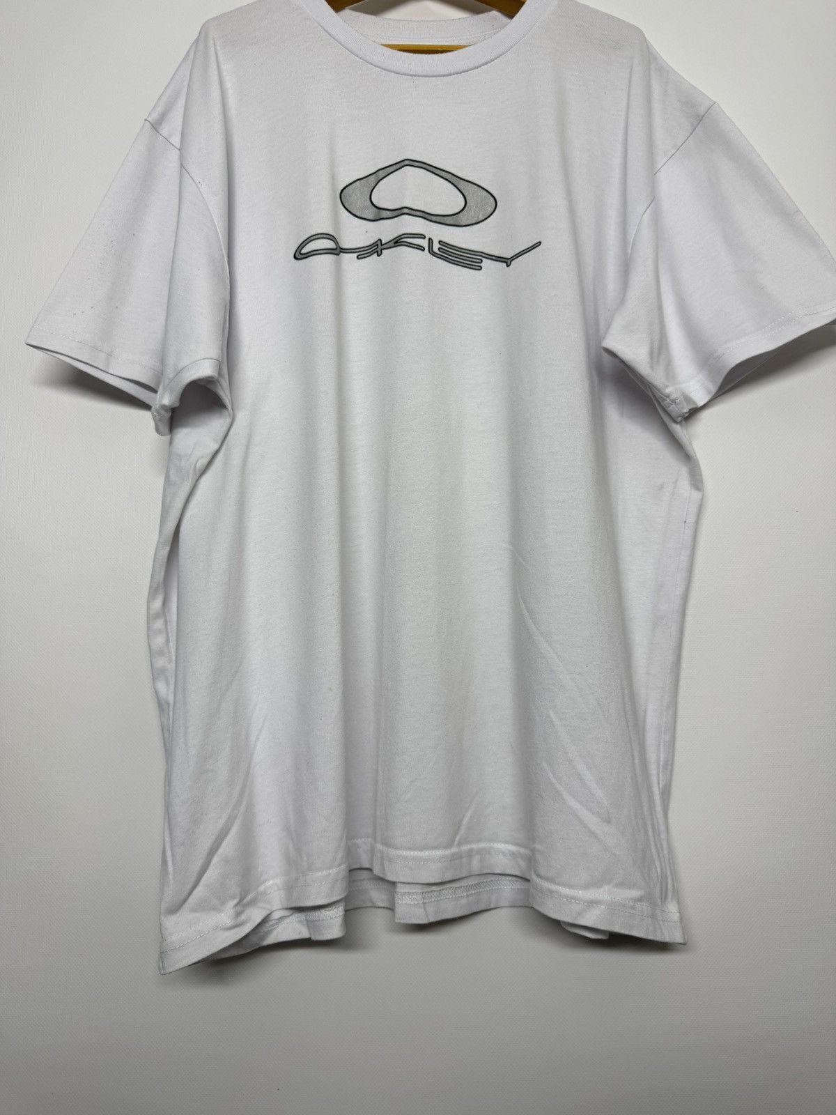 Oakley Vintage OAKLEY Center Logo T Shirt Hype Rare Gorpcore Size US L / EU 52-54 / 3 - 7 Thumbnail