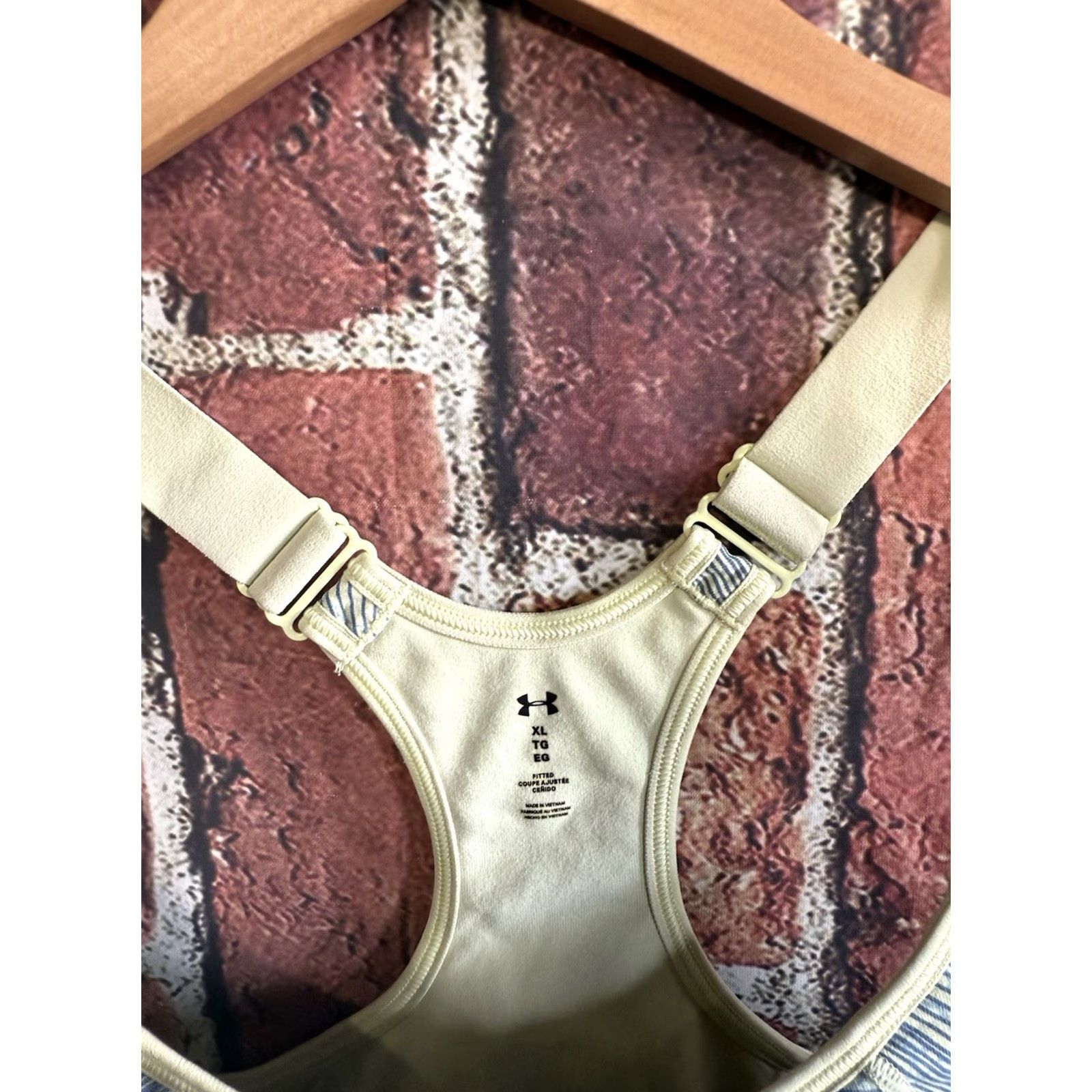 Under Armour Under Armour Womens Sports Bra Shirt XL Yellow Activewear Womens XL Sports Bra Size ONE SIZE - 3 Thumbnail