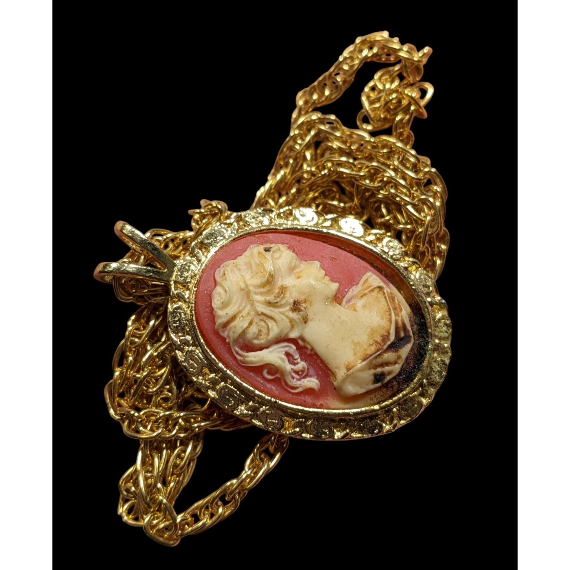 Other Vintage Cameo Pendant Necklace With Ornate Chain & Intricate Size ONE SIZE - 3 Thumbnail