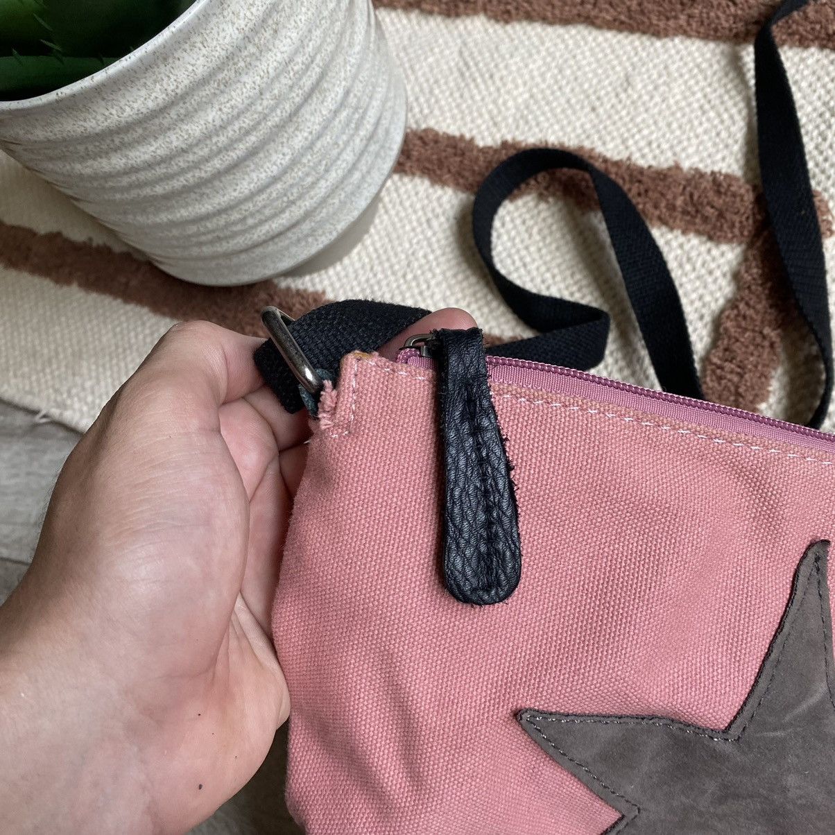 20471120 × Vintage VINTAGE AVANT GARDE EMBROIDERED STAR CROSSBODY BAG Size ONE SIZE - 4 Thumbnail