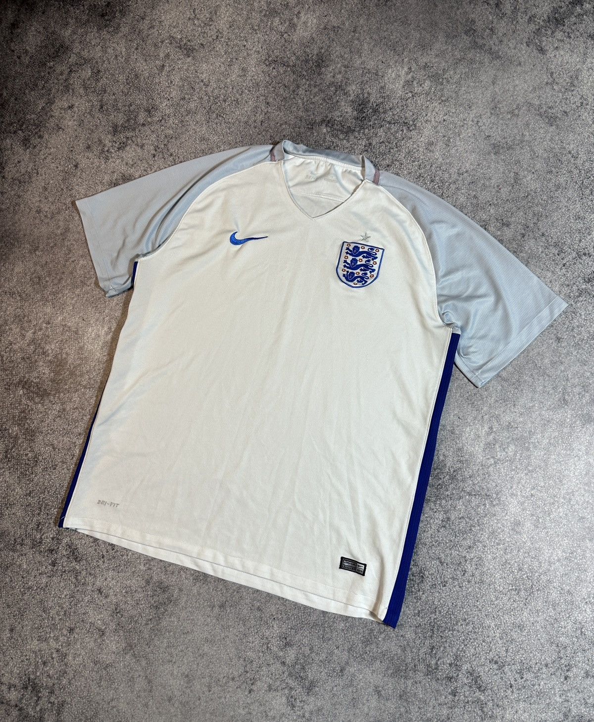 Nike Nike England Soccer Jersey Blokecore Rare Casual Style VTg Size US XL / EU 56 / 4 - 1 Thumbnail