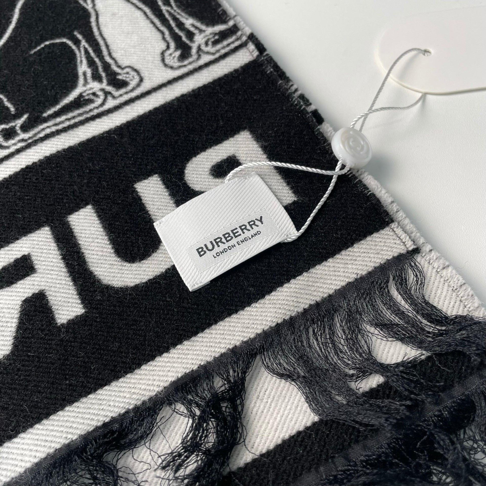 Other Burberry Limited Rabbit Fringed Scarf. Size ONE SIZE - 9 Thumbnail