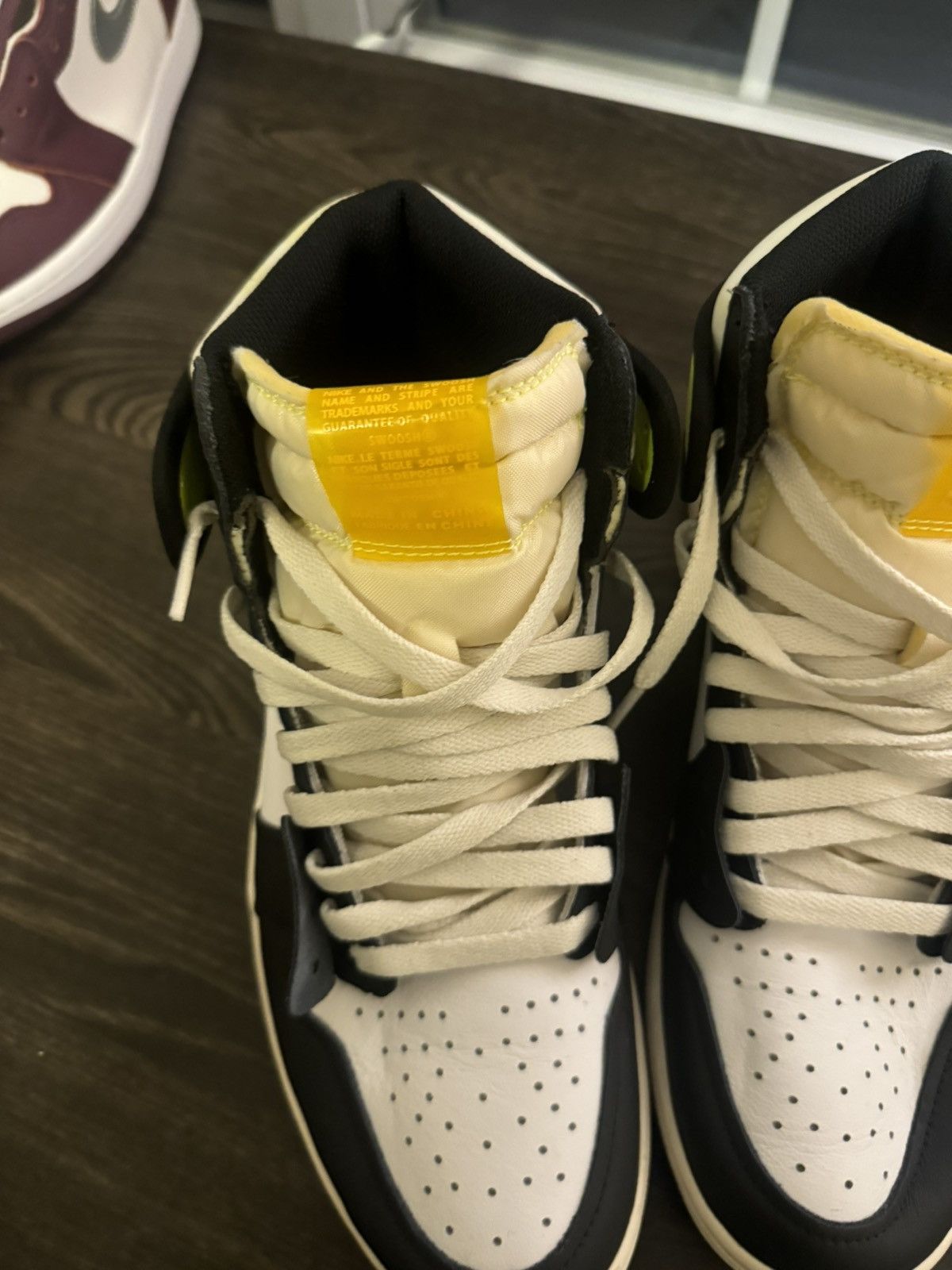 Nike Nike air Jordan 1 volt Size US 9.5 / EU 42-43 - 4 Thumbnail