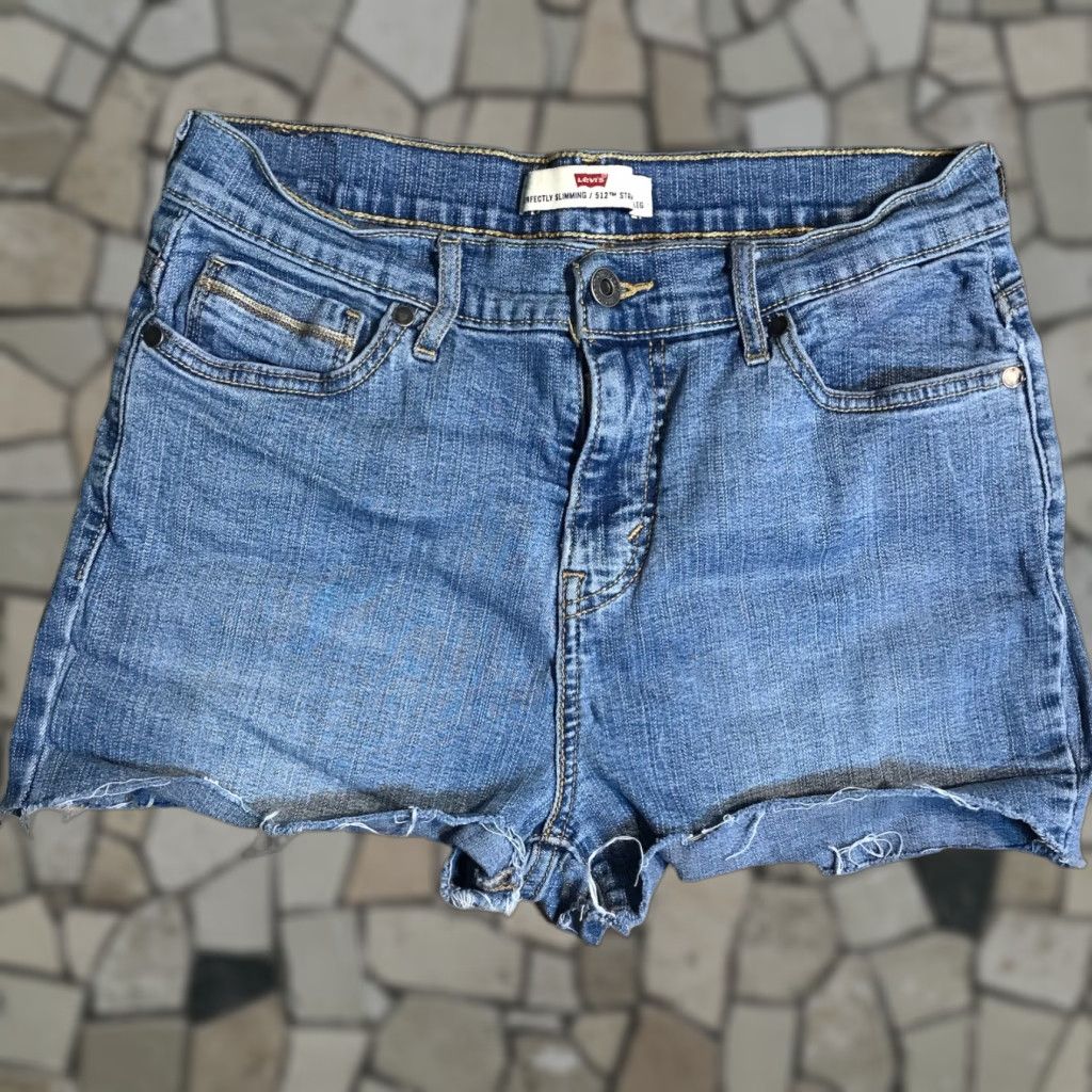 Levi's VINTAGE Levi's 512 Shorts Womens Tag 8 Blue Slimming Fit Denim Raw Hem Cut Off Casual Womens 80s 90s Bohemian Classic Beach Walking Size 30" / US 8 / IT 44 - 1 Thumbnail