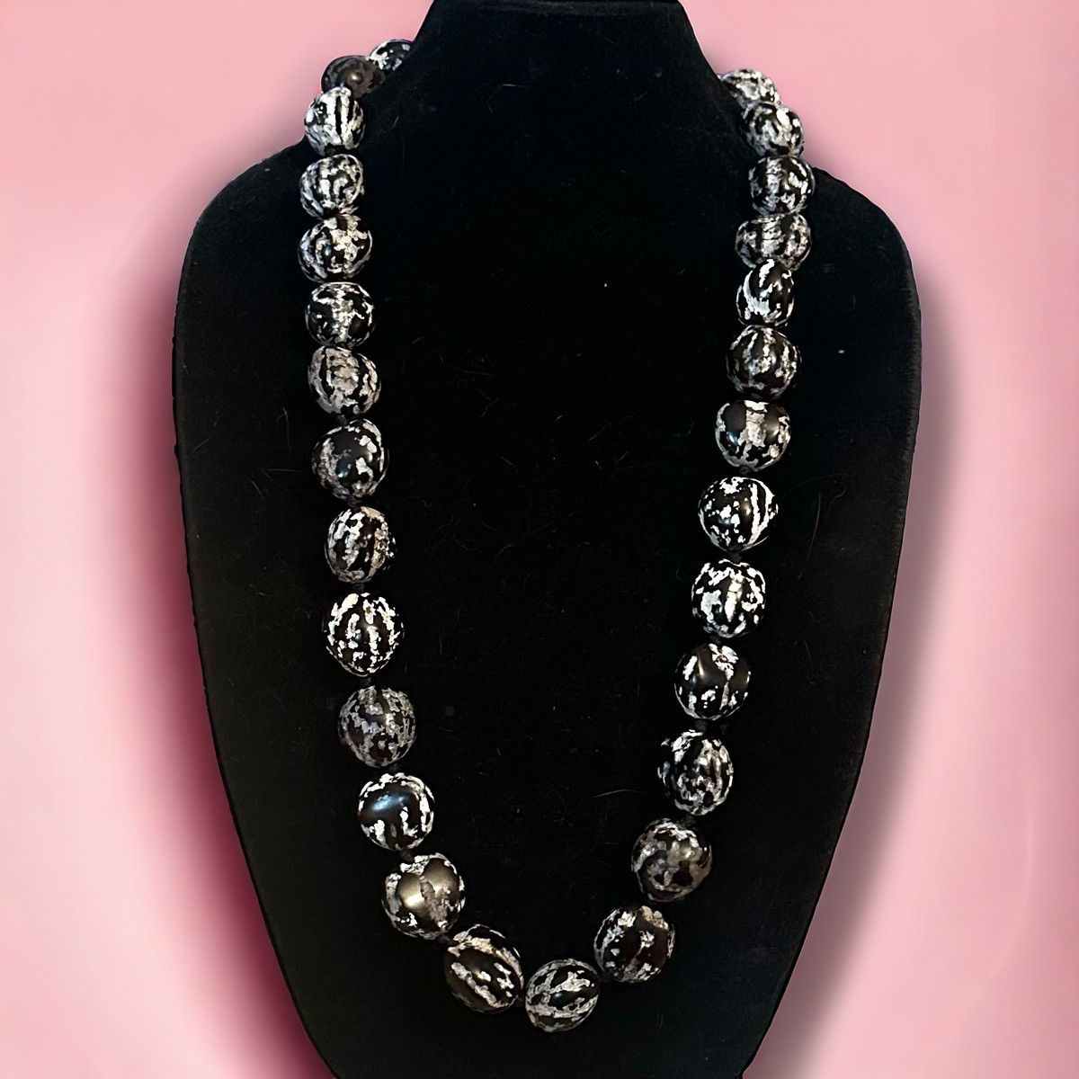Other Hawaiian Kului nut black and white Lei necklace Size ONE SIZE - 1 Thumbnail