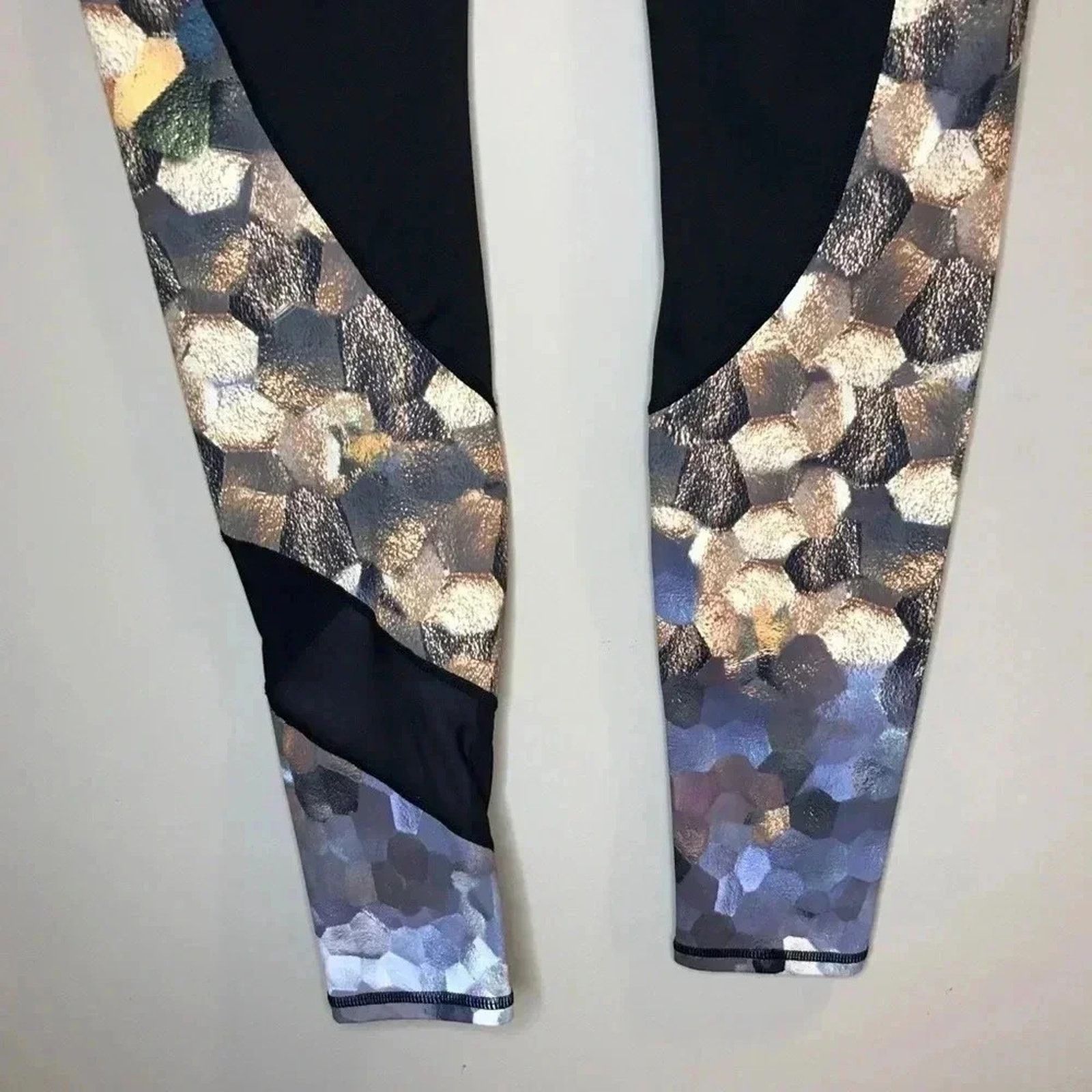 Athleta Athleta Asym Mesh Sonar Tight Leggings Black Gold Silver Size 26" / US 2 / IT 38 - 12 Thumbnail