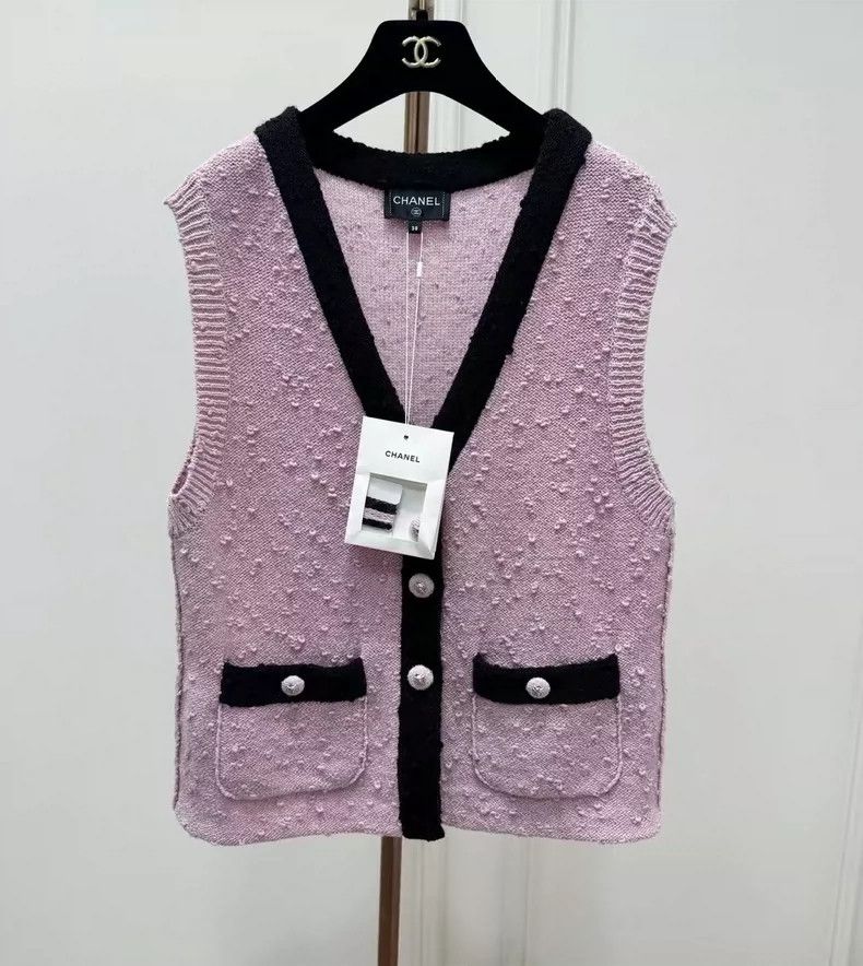 Chanel Chanel 24 Autumn and Winter Pink and Black Knitted Vest Size XS / US 0-2 / IT 36-38 - 1 Thumbnail