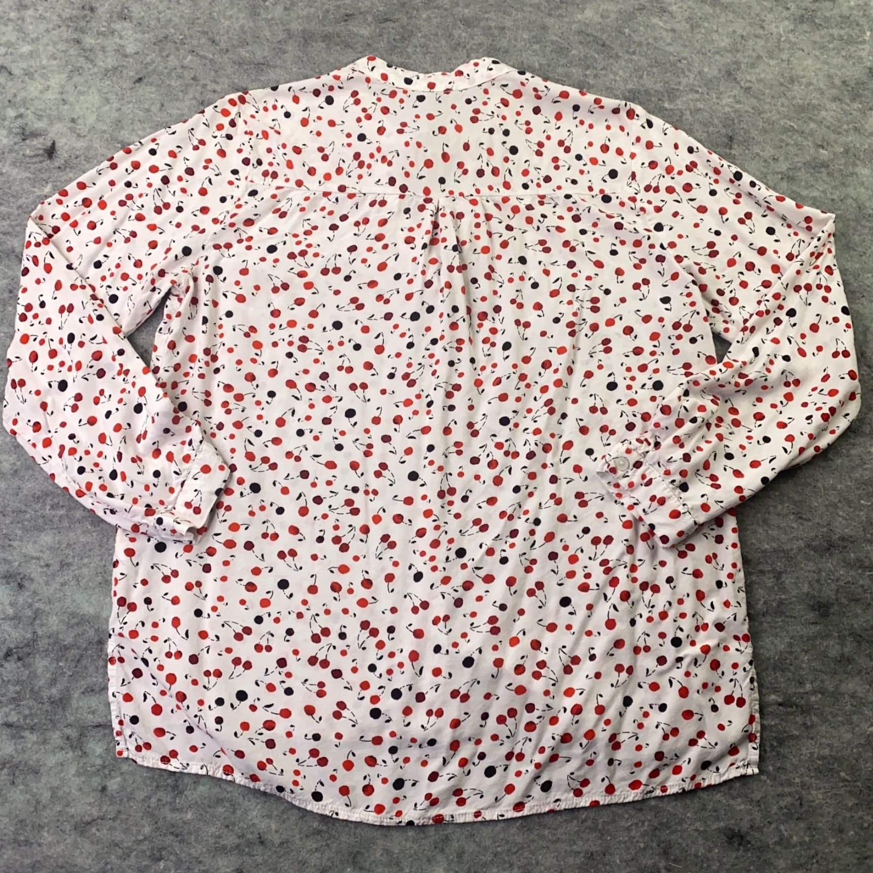 Velvet Velvet Heart Shirt Womens Medium White Cherry Print Tie Neckline Button-Up Long Sleeve Casual Party/Cocktail Travel 90s? Size M / US 6-8 / IT 42-44 - 7 Thumbnail