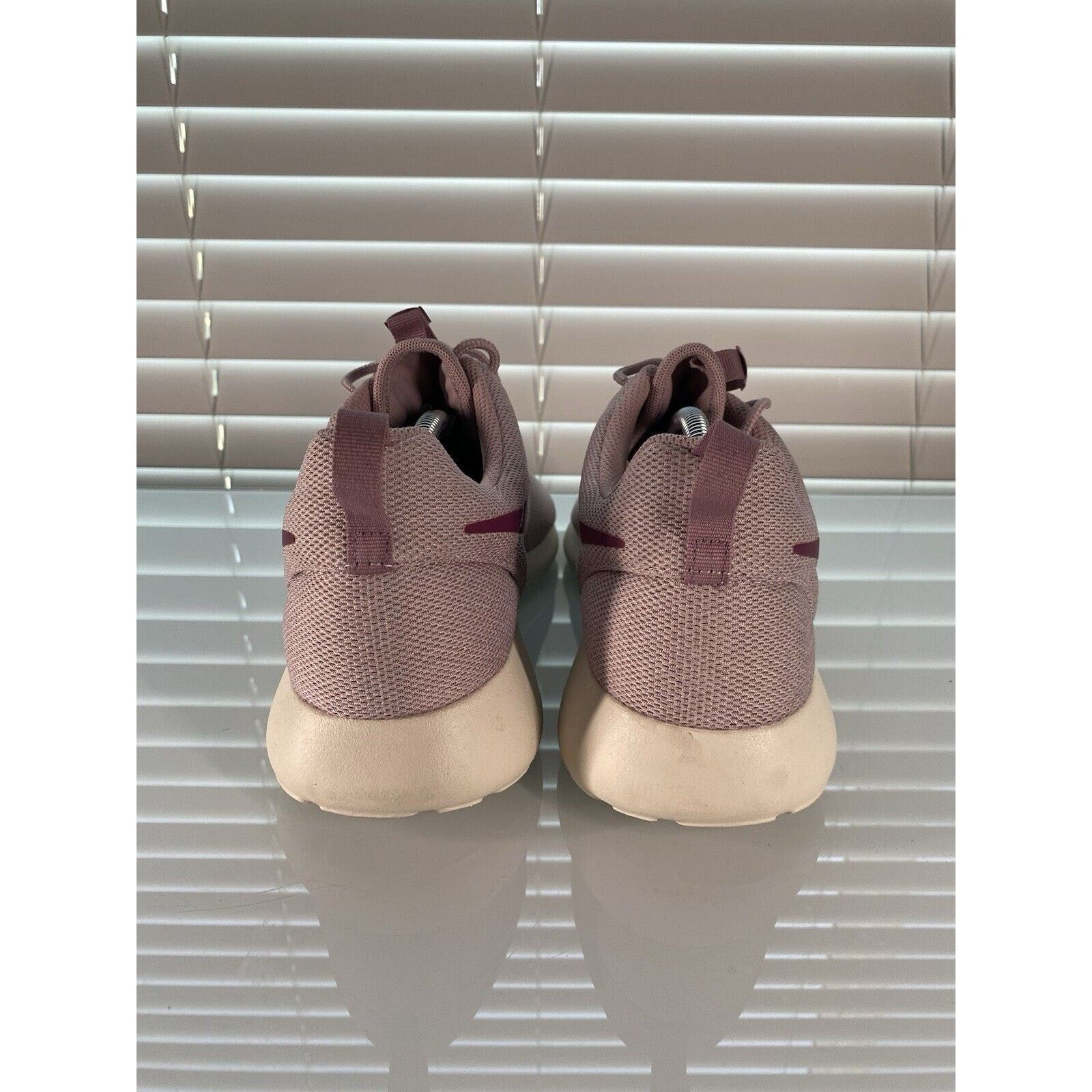Nike Nike Roshe One Women's Size 6 Purple Athletic Shoes Size US 5.5 / IT 35.5 - 4 Thumbnail