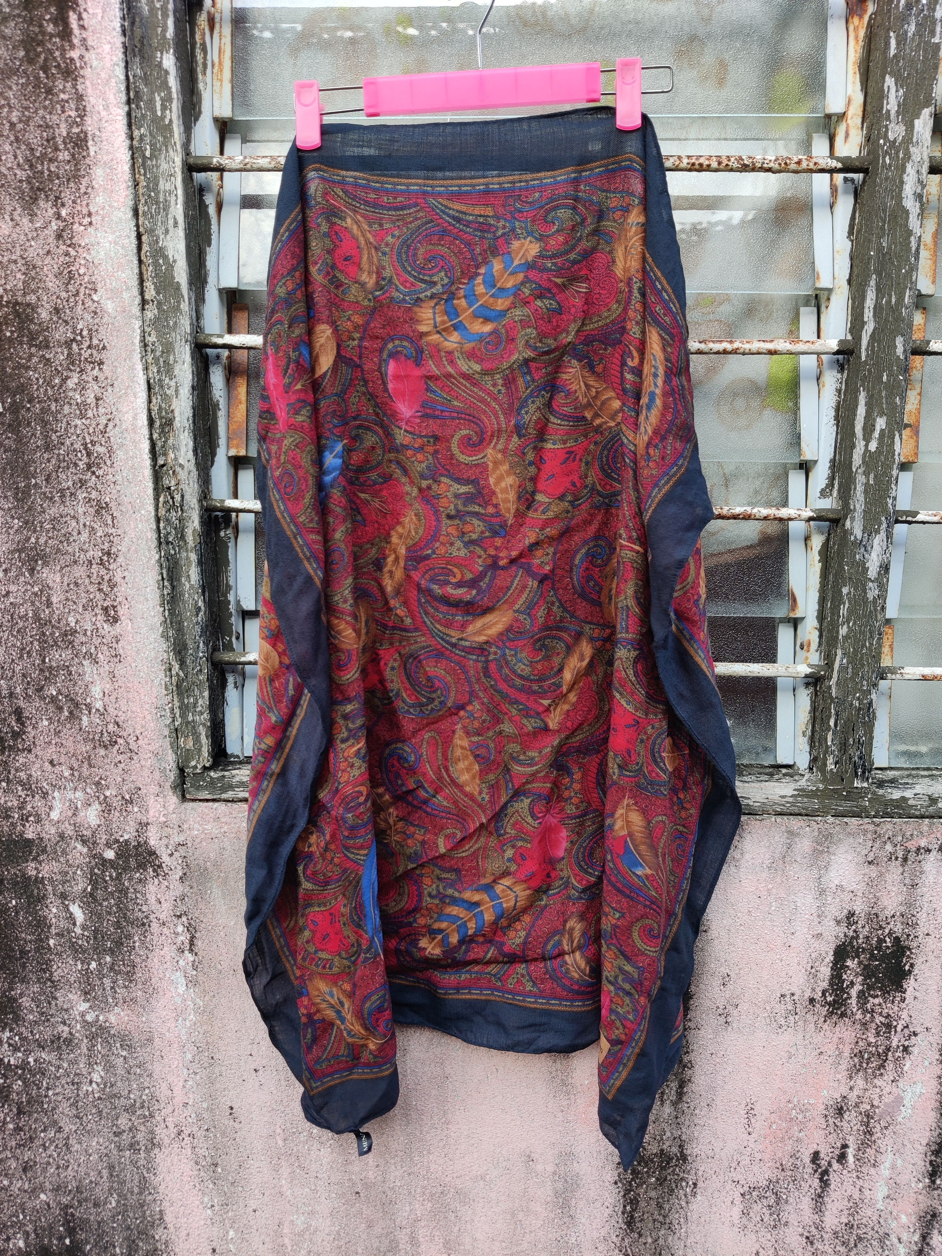 Laura Biagiotti × Vintage Vintage Laura Biagiotti Mare Feather Scarves Size ONE SIZE - 1 Thumbnail