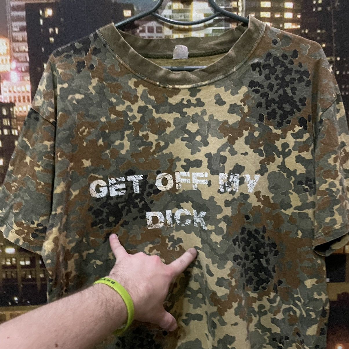 Band Tees VINTAGE 90S CAMOUFLAGE TEE GET OFF MY DICK PENIS FUNNY PORNO Size US XL / EU 56 / 4 - 4 Thumbnail