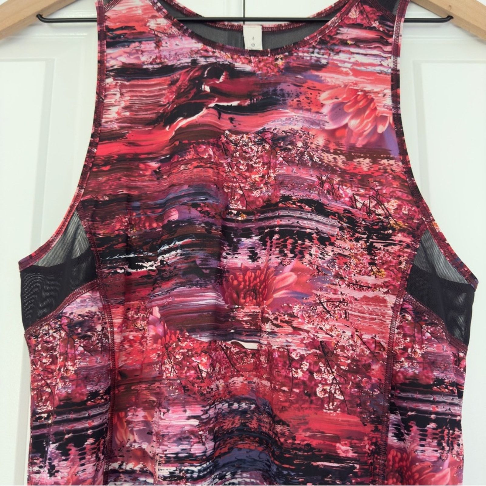 Lululemon Lululemon Sculpt Tank II in Dahliascape Multi / Black size 4 Size S / US 4 / IT 40 - 6 Thumbnail