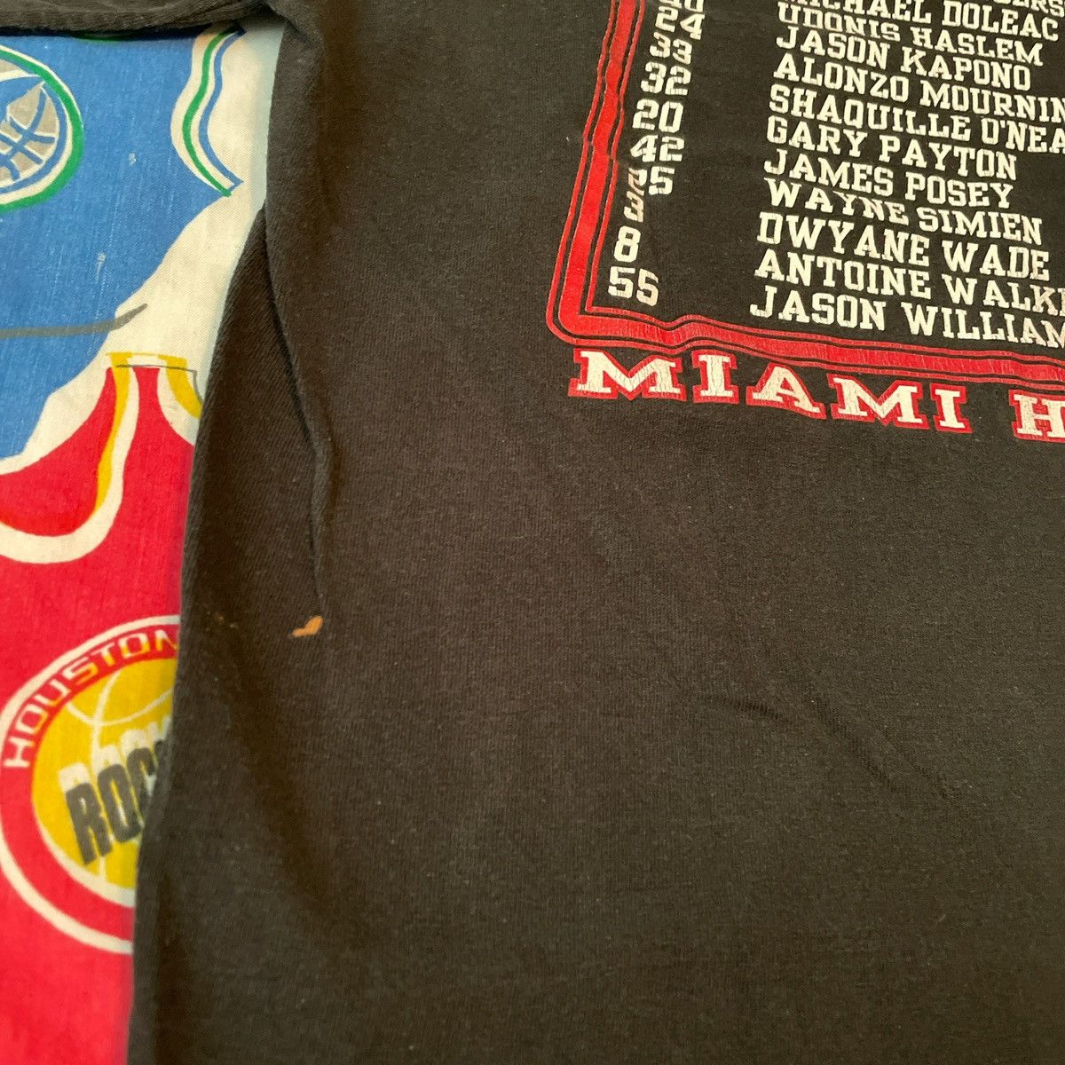 NBA × Vintage Vintage 2006 NBA Miami Heat Finals Playoffs Wade Tee Size US L / EU 52-54 / 3 - 4 Thumbnail