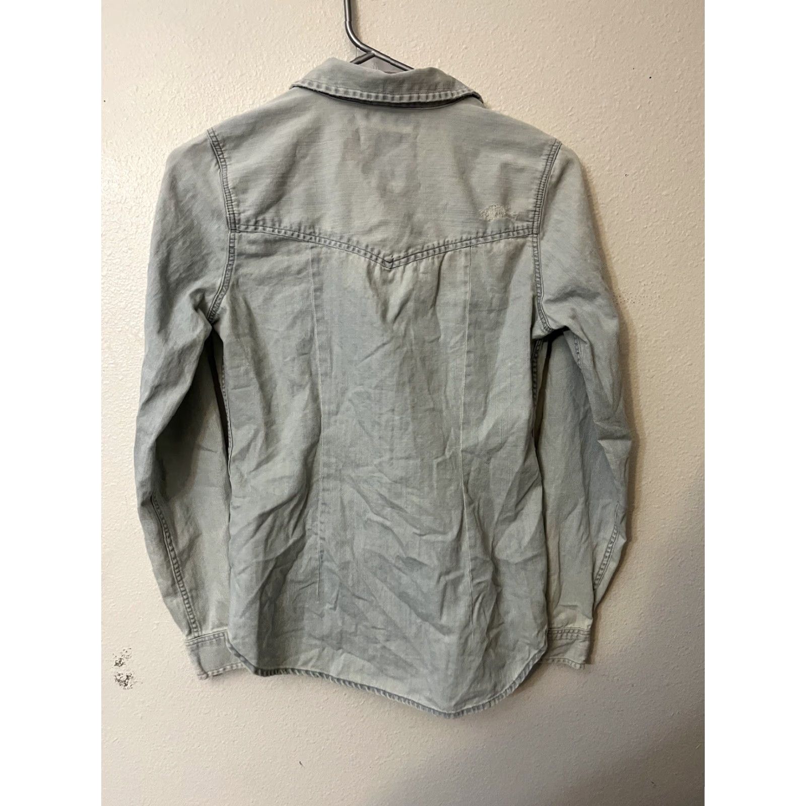 American Eagle Outfitters American Eagle Outfitters Shirt Womens XS Slim Blue Chambray Western Cowgirl Pearl Snap Size XS / US 0-2 / IT 36-38 - 3 Thumbnail