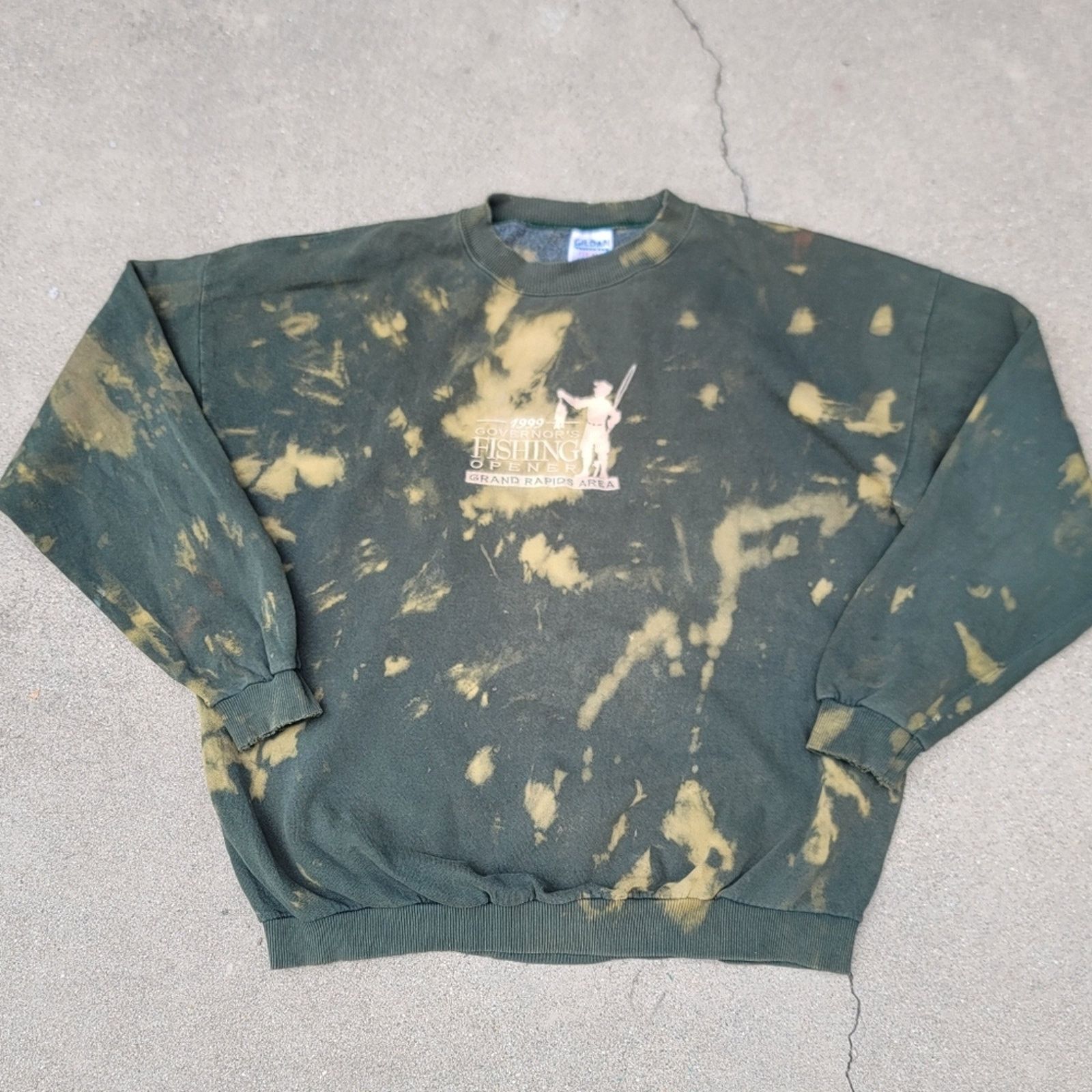 Gildan Vtg 1999 Governor's Fishing Opener Bleach-dyed Sweatshirt Size US XXL / EU 58 / 5 - 2 Thumbnail