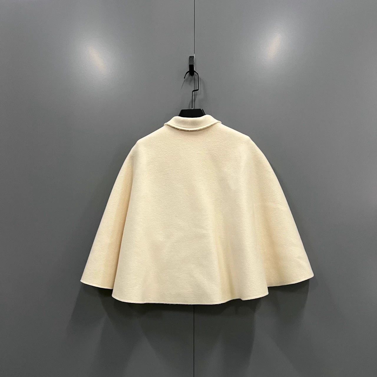 Burberry Burberry Beige 36 Cape 95 New Size XS / US 0-2 / IT 36-38 - 2 Thumbnail
