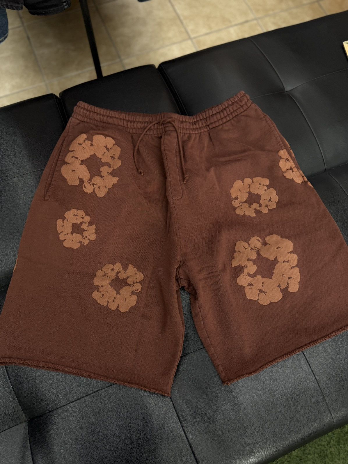 DENIM TEARS Denim Tears Shorts Cotton Wreath Size XL Brown 2025 Size US 34 / EU 50 - 5 Thumbnail