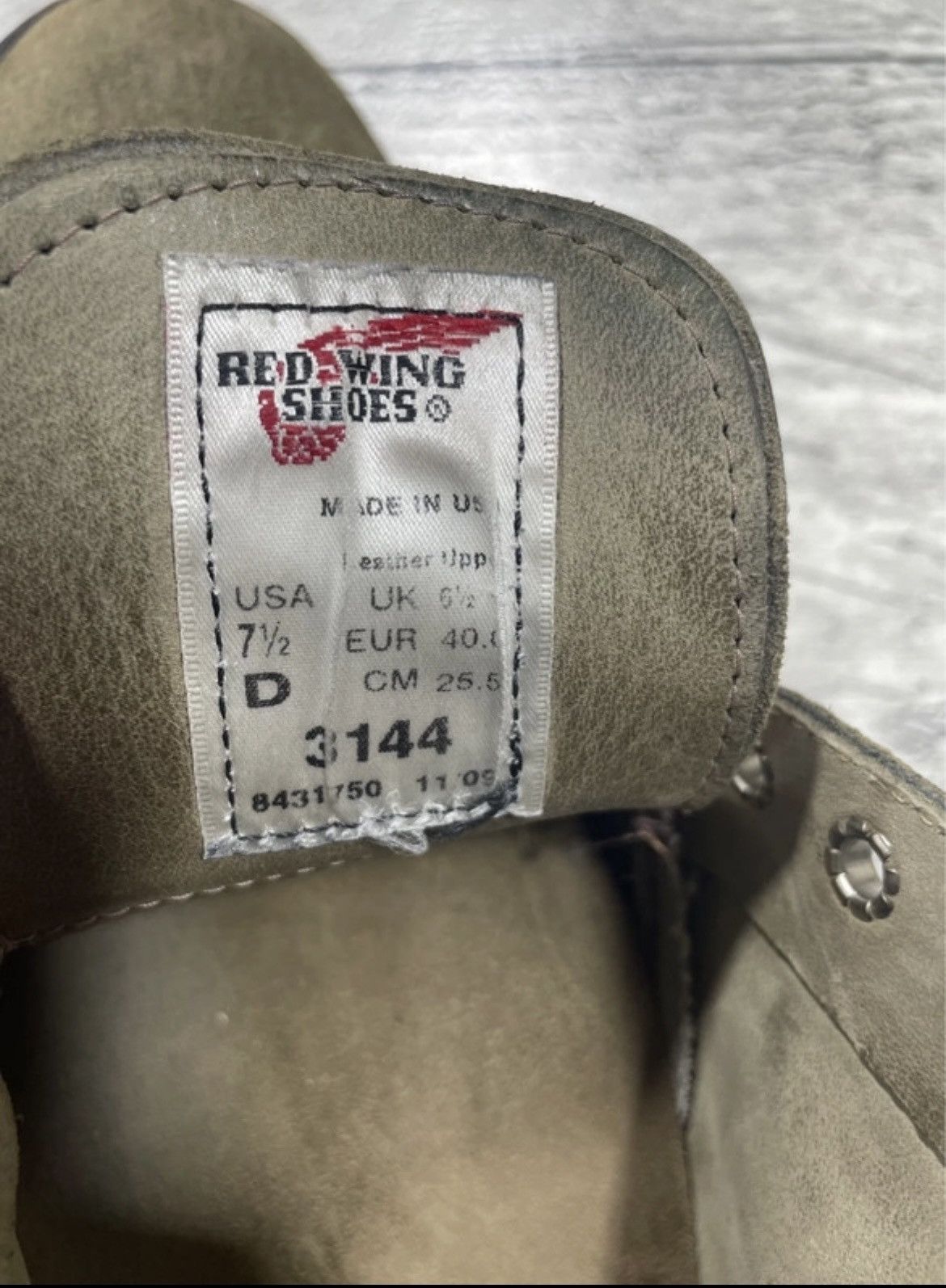 Red Wing Red Wing Shoes 3144 Chukka Suede Boots Size US 6.5 / EU 39-40 - 9 Thumbnail