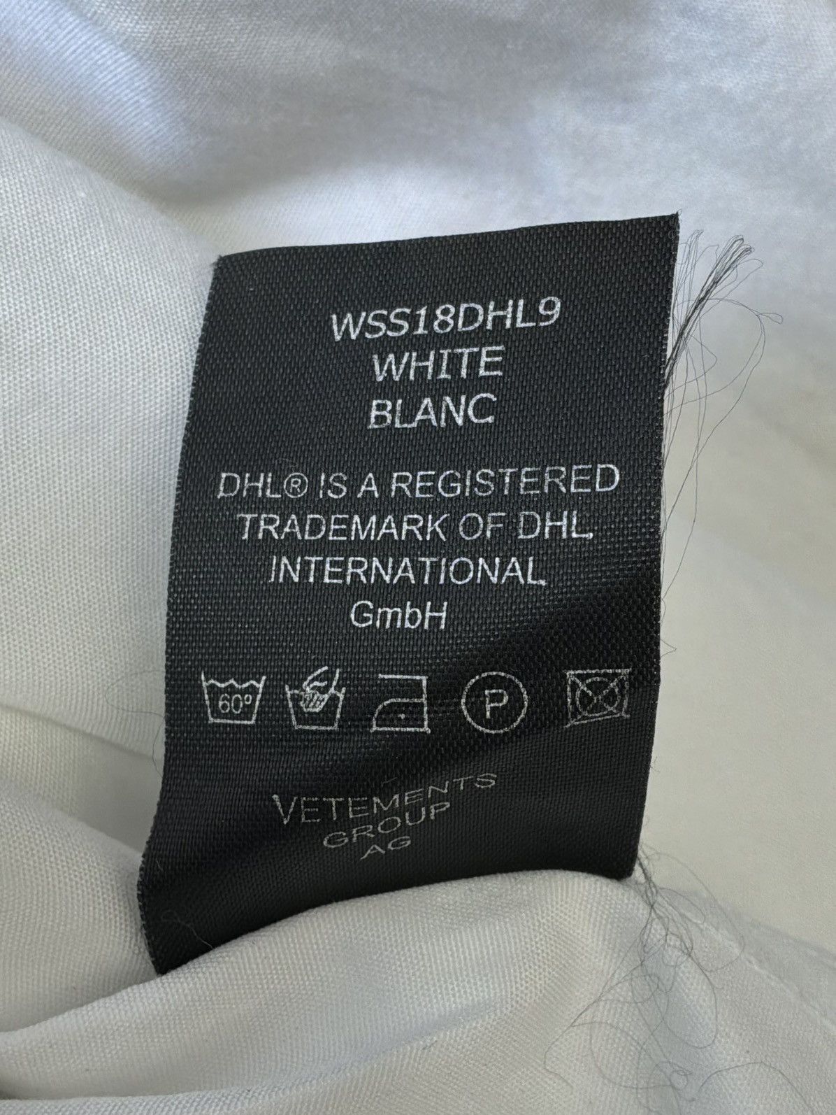 Vetements Vetements - DHL Splatter - Oversized Shortsleeve Buttondown Size US XXL / EU 58 / 5 - 11 Thumbnail