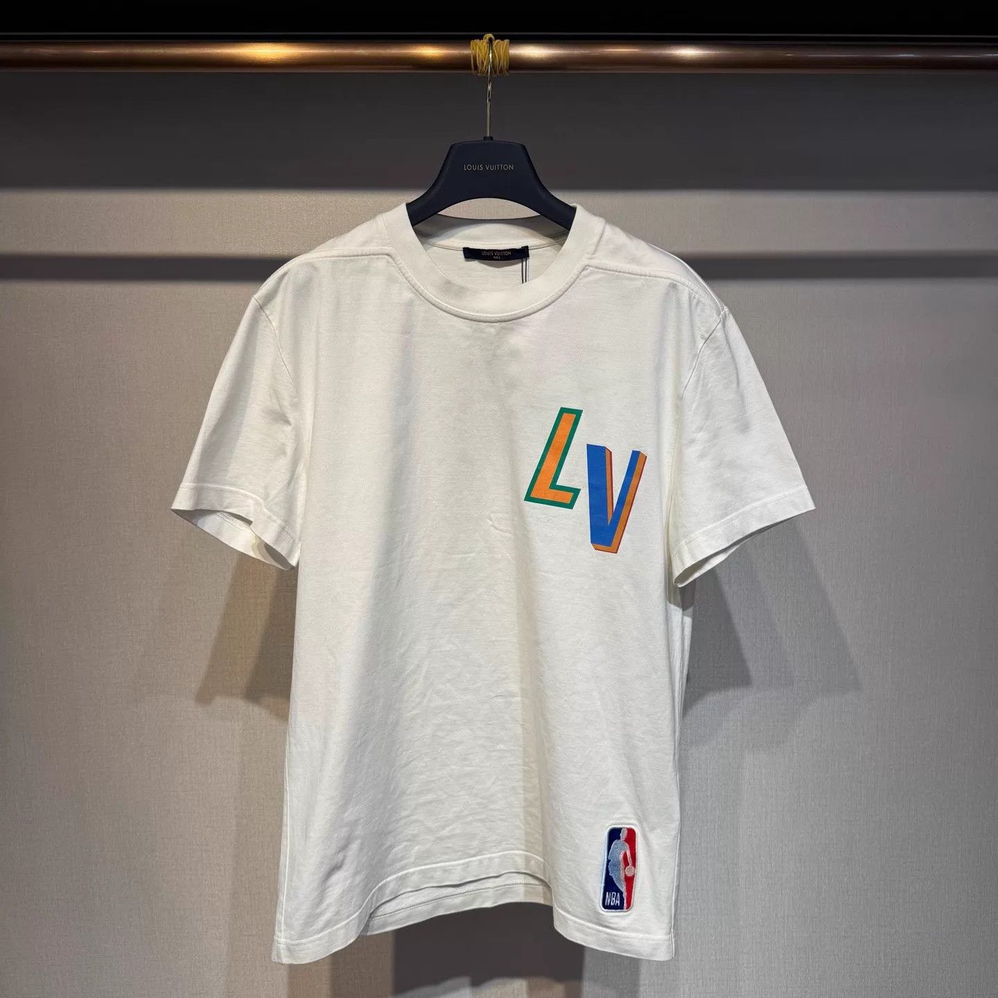 Louis Vuitton Louis Vuitton NBA White Short Sleeve Tee S New Size US S / EU 44-46 / 1 - 1 Thumbnail