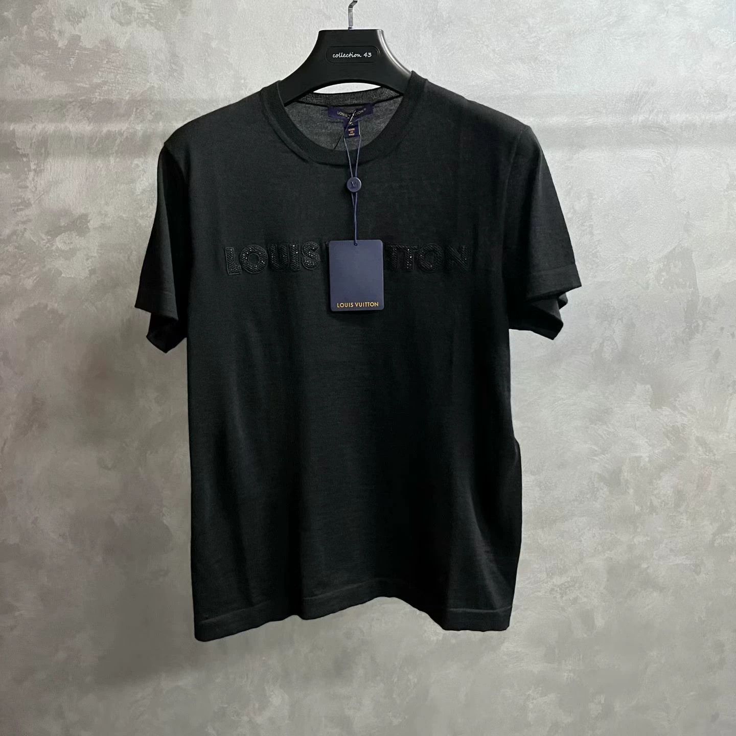 Louis Vuitton Louis Vuitton Printed Graphic Black T-Shirt XL Women Size XL / US 12-14 / IT 48-50 - 1 Thumbnail