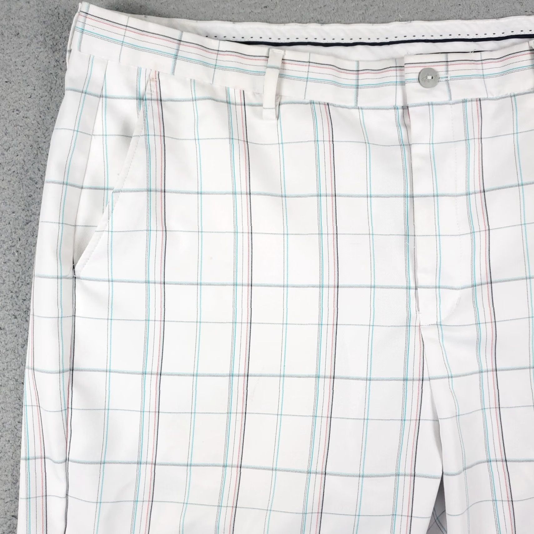 Vintage Greg Norman Shorts Mens Size 34 White Blue Check Golf Casual Flat Front Chino Regular Waist 34 Size US 34 / EU 50 - 2 Thumbnail
