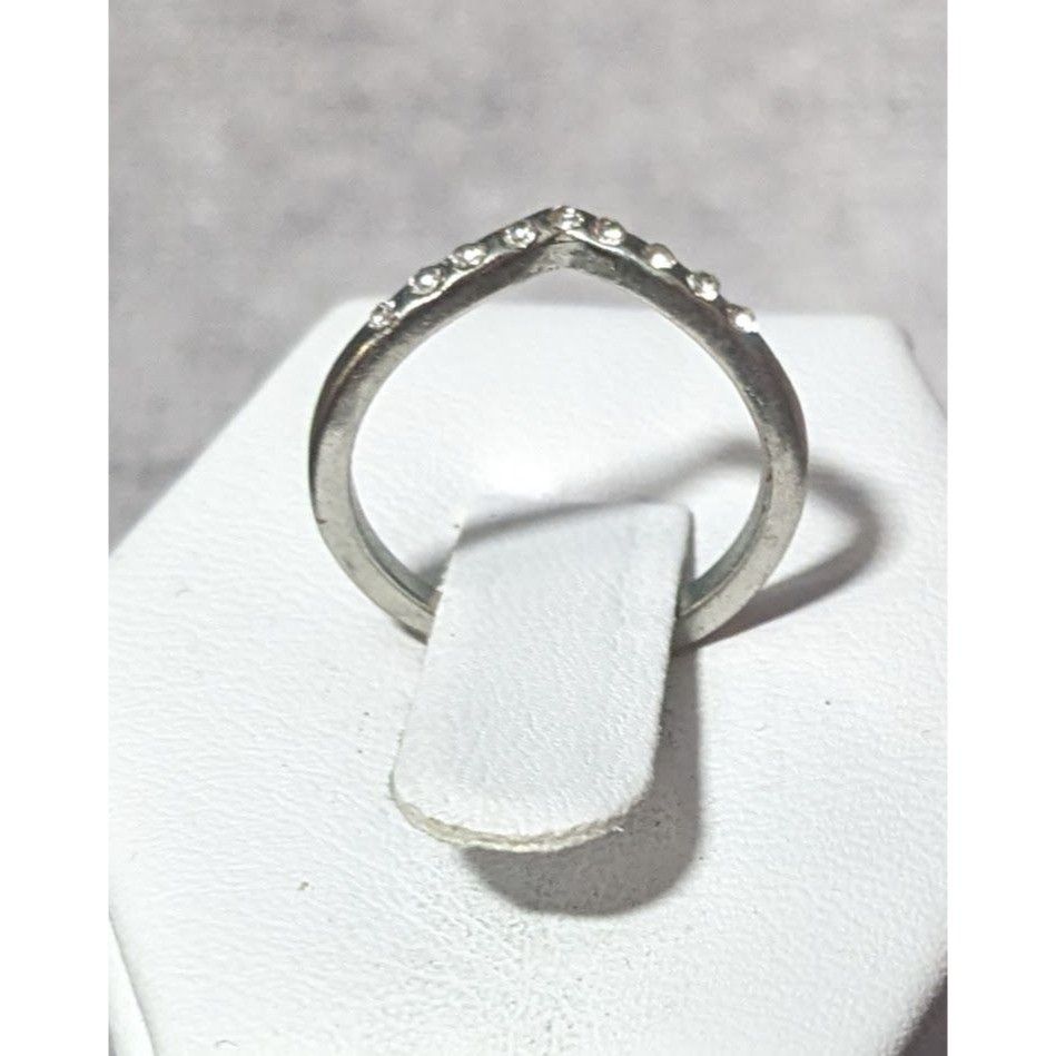 Other Minimalist Gemmed Chevron Silver Tone Ring Size 3 1/2 Size ONE SIZE - 7 Thumbnail