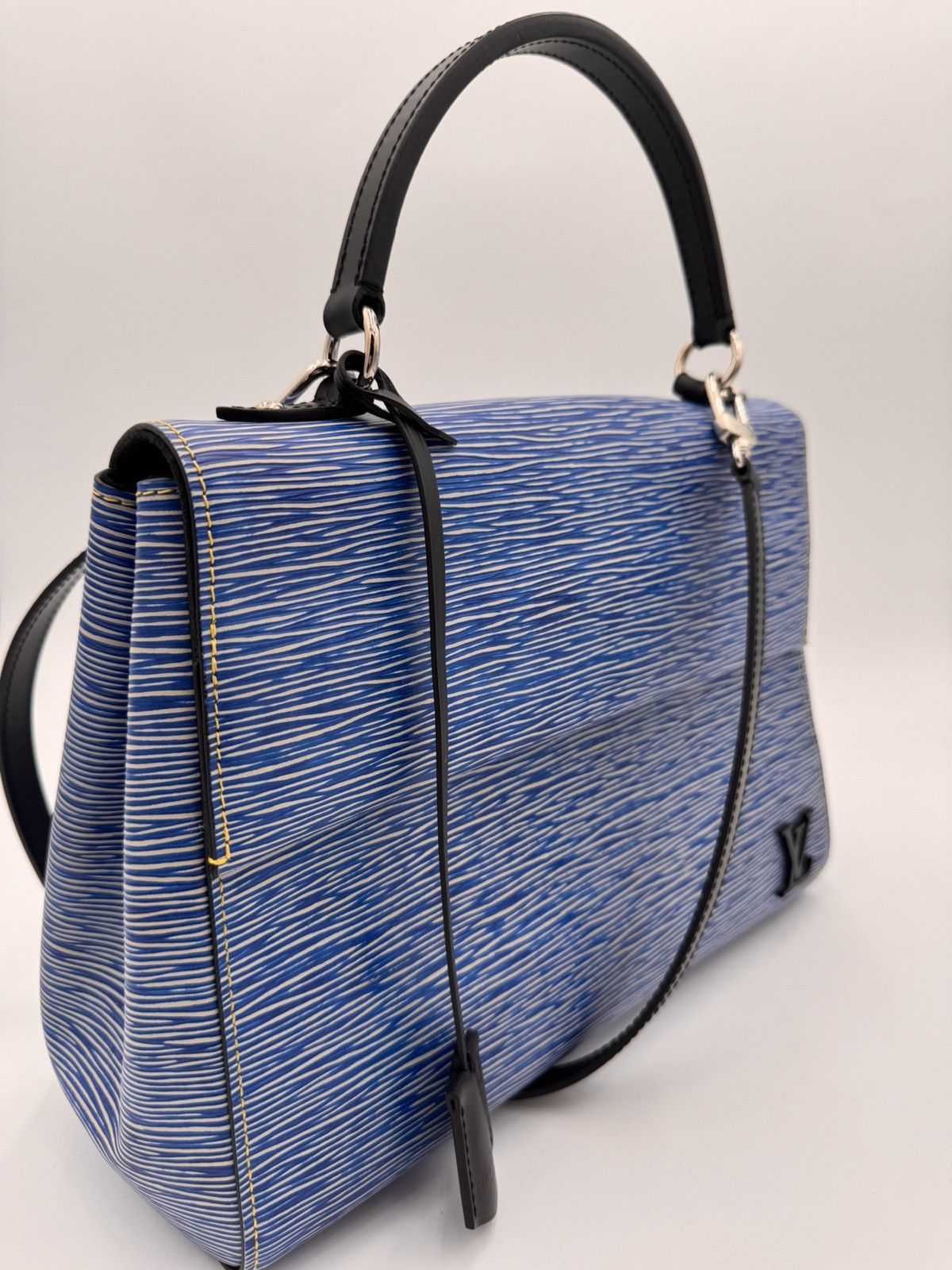 Louis Vuitton Louis Vuitton Epi Leather Cluny Size ONE SIZE - 2 Thumbnail