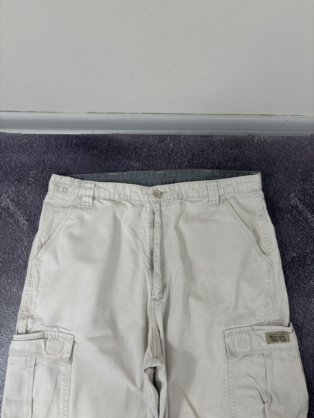 Vintage Vintage Wrangler Y2K American Hype Beige Cargo Shorts Size US 34 / EU 50 - 8 Thumbnail