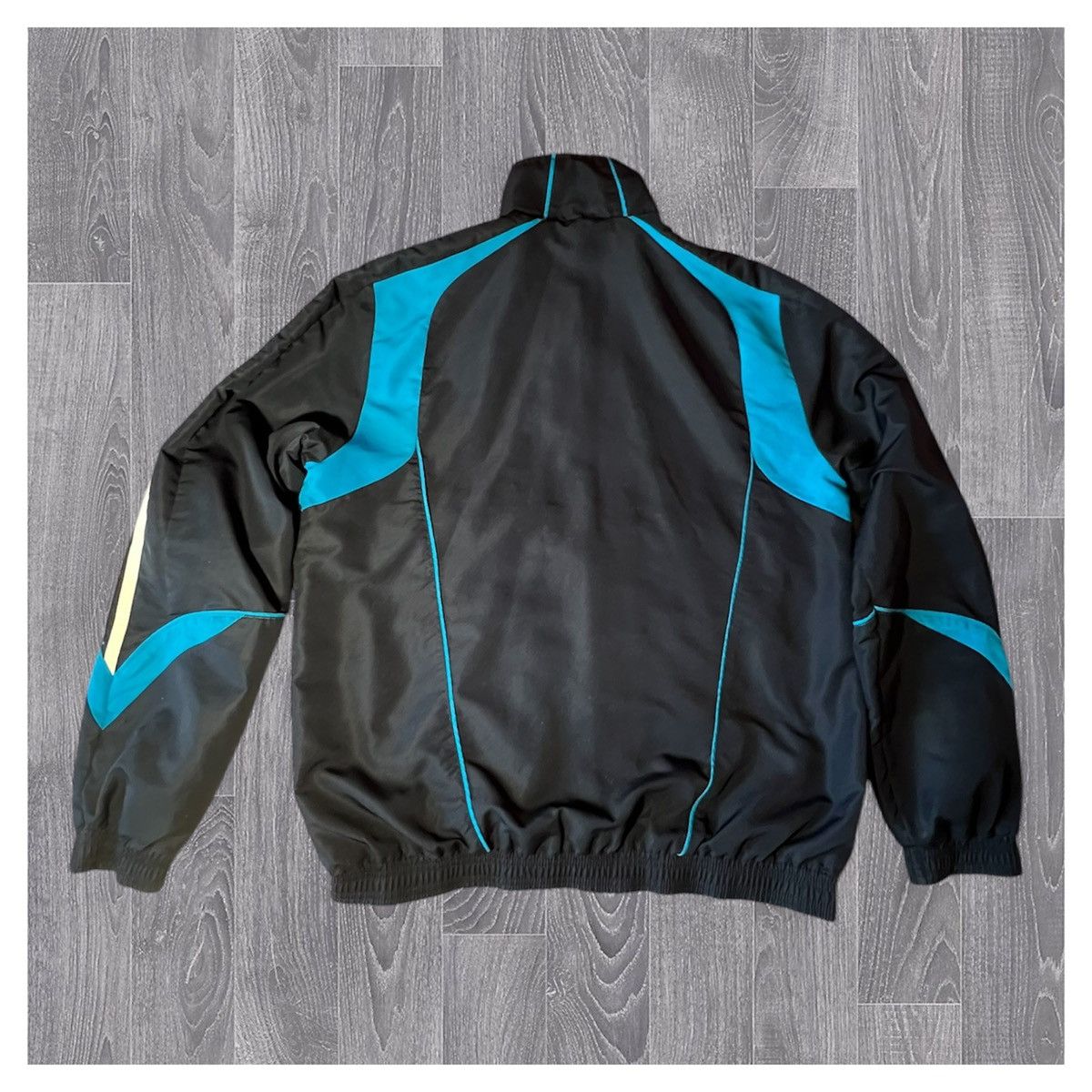 Adidas adidas jacket M size Vintage 90s rare authentic Size US M / EU 48-50 / 2 - 2 Thumbnail