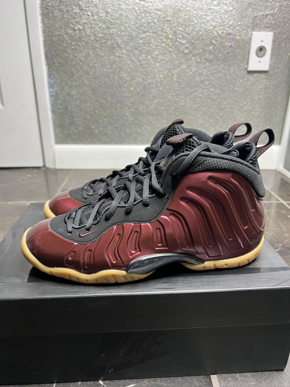Nike Nike Foamposite One Maroon & Gum (2016) DS GS 7Y! Size US 7 / EU 40 - 4 Thumbnail