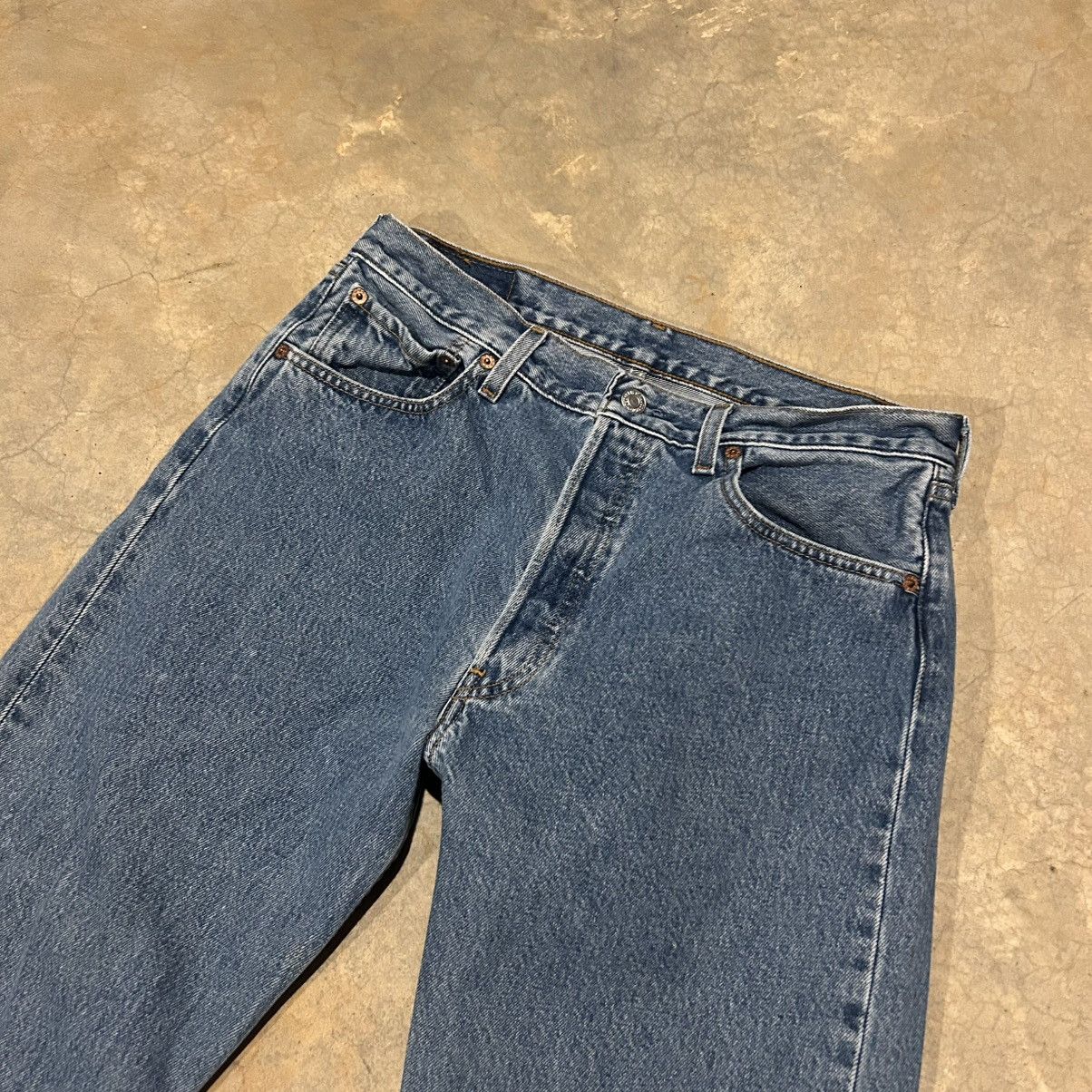 Levi's × Vintage Essential Vintage 90s Levi’s 501 Medium Wash Jeans Size US 31 - 8 Thumbnail