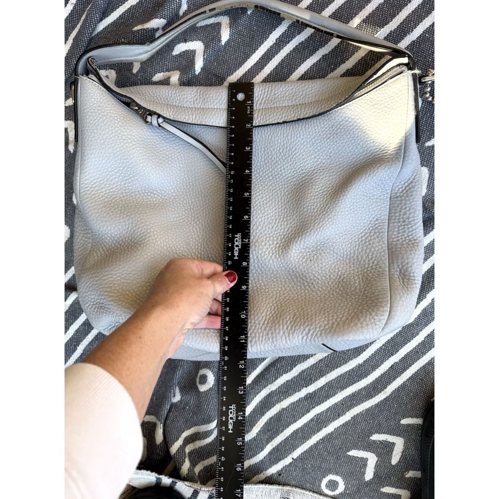 Coach Coach Pebbled Leather Hobo Bag / Shoulder Bag Light Gray Women’s Gray Pebbled Leather Finish Light staining Handle Wear Size ONE SIZE - 6 Thumbnail