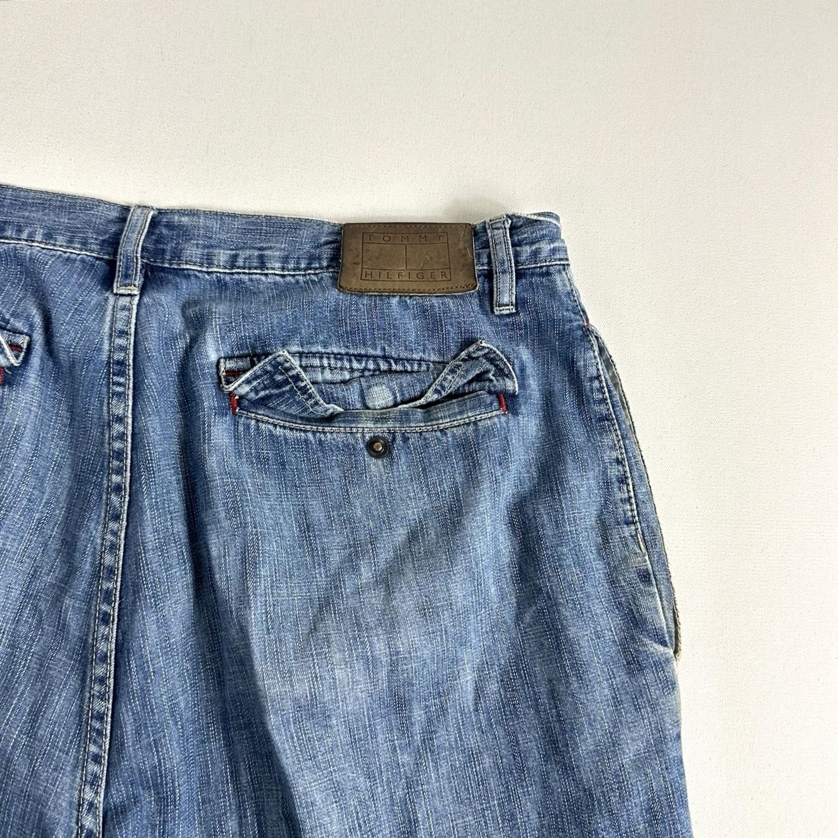 Tommy Hilfiger VINTAGE Tommy Hilfiger Baggy Denim Cargo Jorts/Shorts 36 Blue Grungy Mens Casual Cargo Pocket 90s Hip Hop Grunge Shirt? Size US 36 / EU 52 - 5 Thumbnail