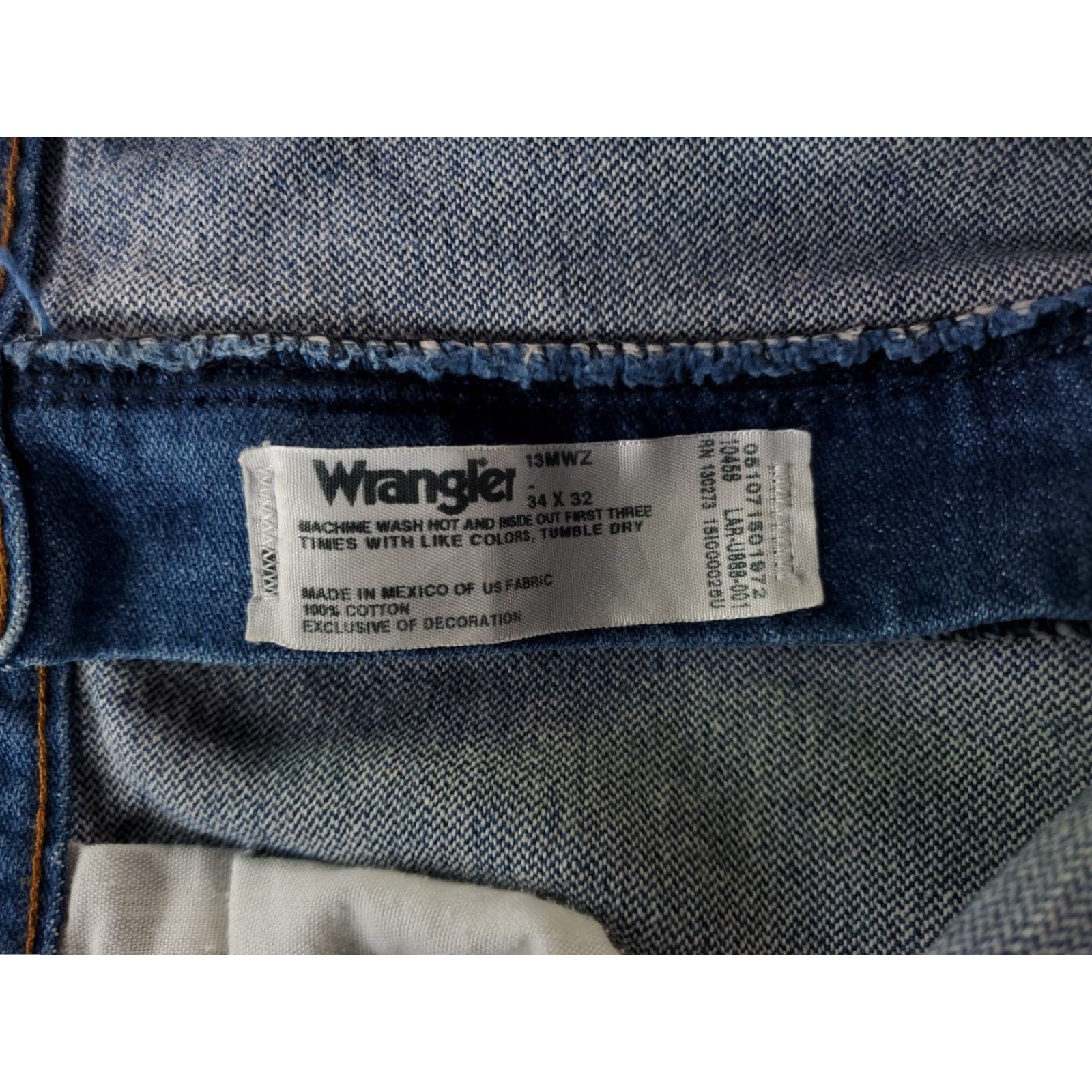 Wrangler VINTAGE Wrangler 13MWZ Jeans Blue 90s Mens 34x32 34x31 Inseam VTG Straight Mens Jeans Blue Wrangler 13MWZ 90s Size US 34 / EU 50 - 4 Thumbnail