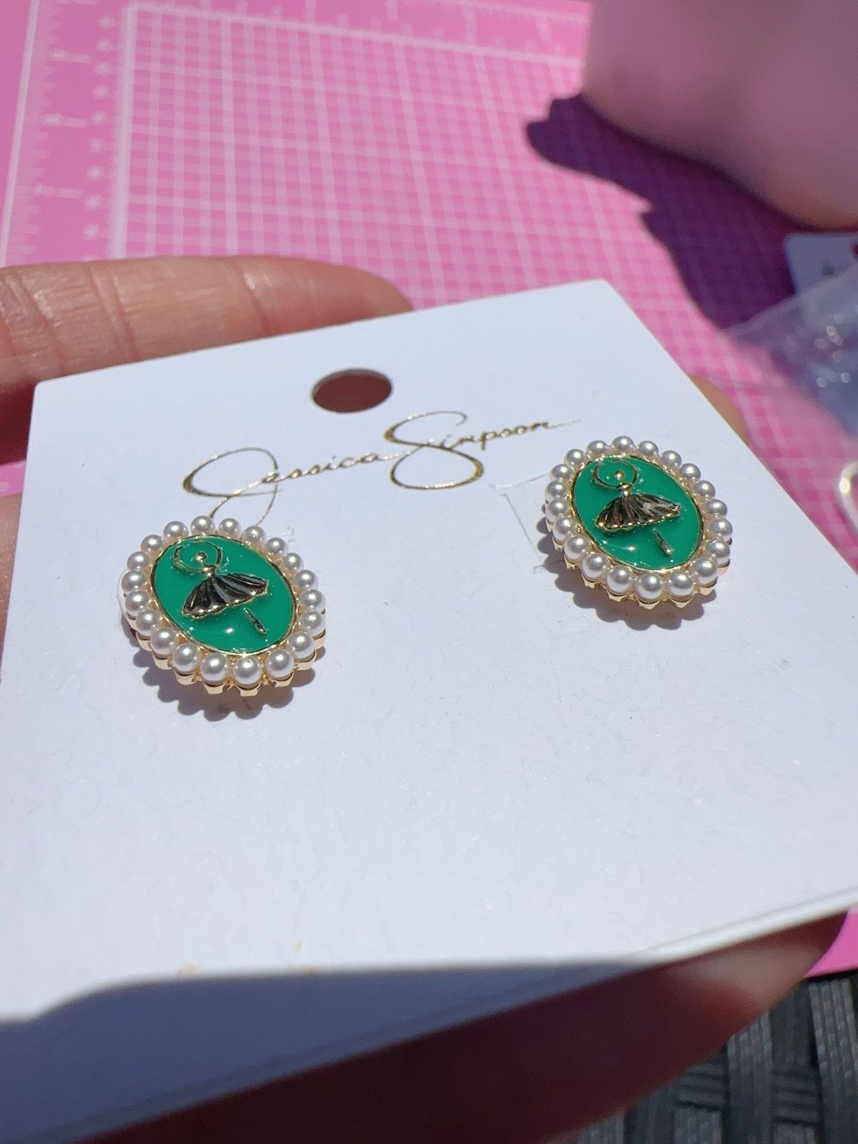 Jessica Simpson Jessica Simpson Earrings gold tone pearls around green Size ONE SIZE - 1 Thumbnail