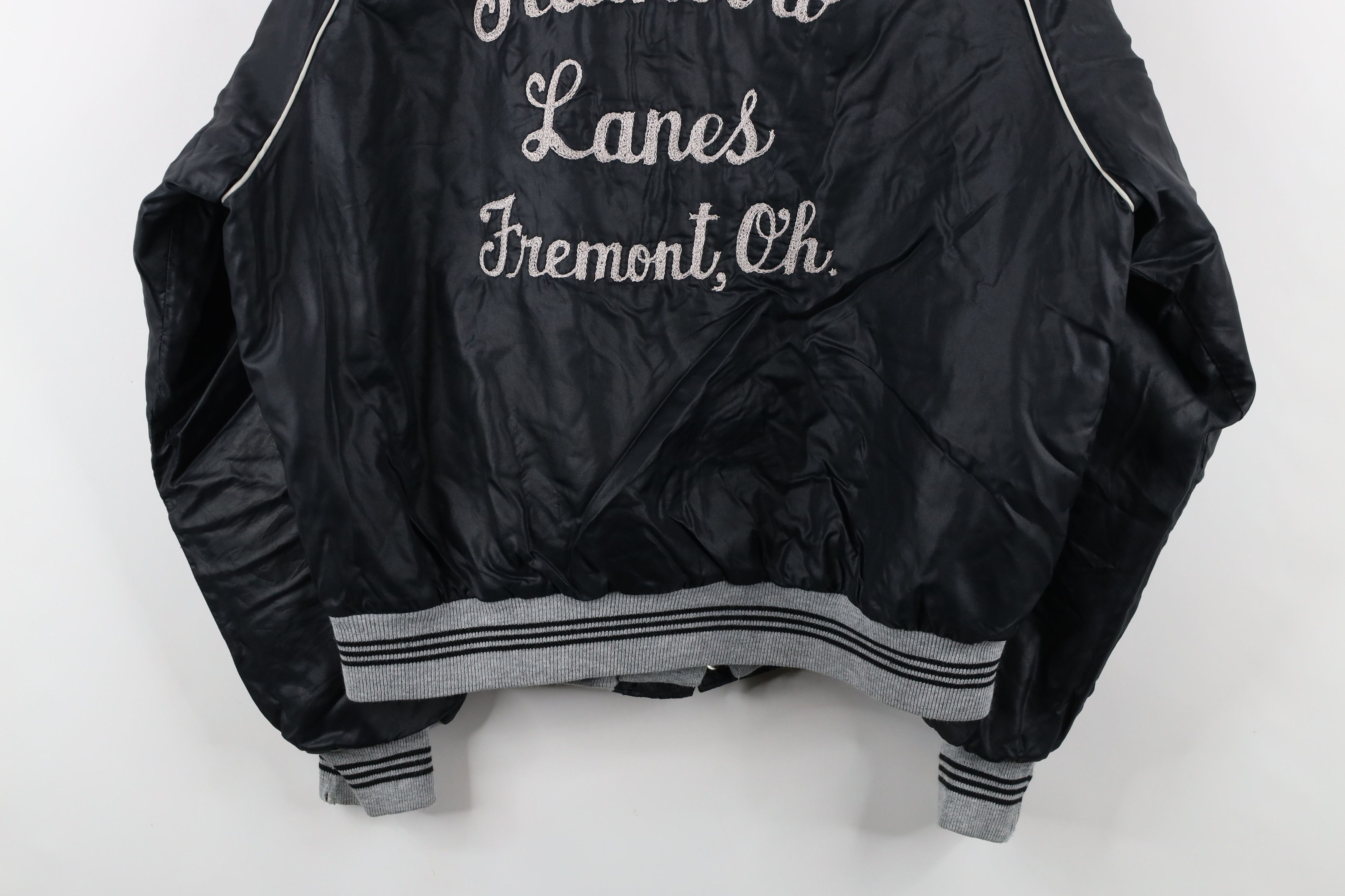 Vintage Vintage 80s Rainbow Lanes Bowling Satin Bomber Jacket USA Size US L / EU 52-54 / 3 - 18 Thumbnail