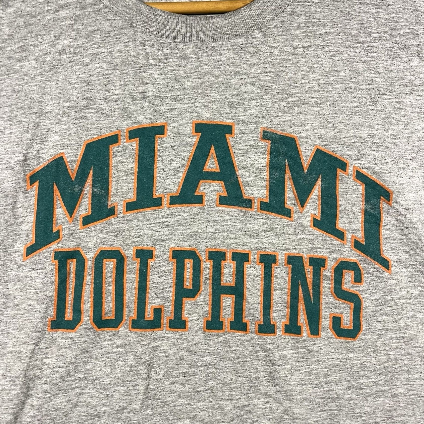 NFL VINTAGE NFL Miami Dolphins Graphic T-Shirt Mens XL Gray Heather 90s Logo Crew Neck Short Sleeve Cotton Blend 1990s Retro Sports Shirt Size US XL / EU 56 / 4 - 2 Thumbnail