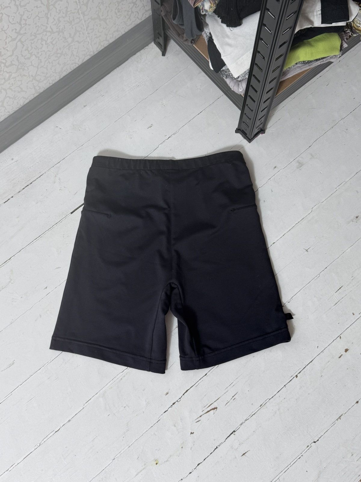 Adidas VINTAGE ADIDAS MINI LOGO 2000s SHORTS Size 30" / US 8 / IT 44 - 6 Thumbnail