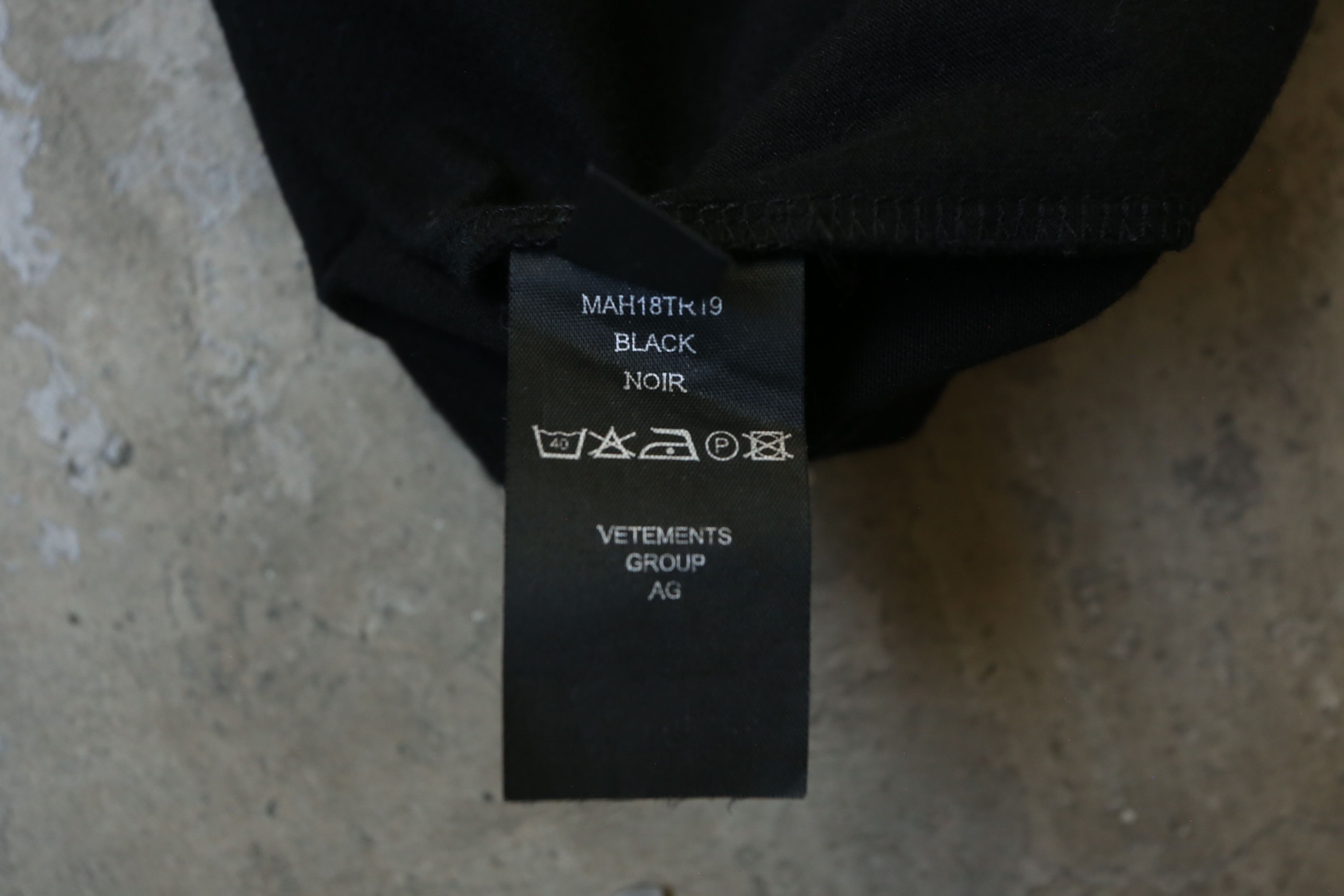 Vetements Vetements - F/W 18 - "Love Me to Death" Longsleeves Size US L / EU 52-54 / 3 - 9 Thumbnail