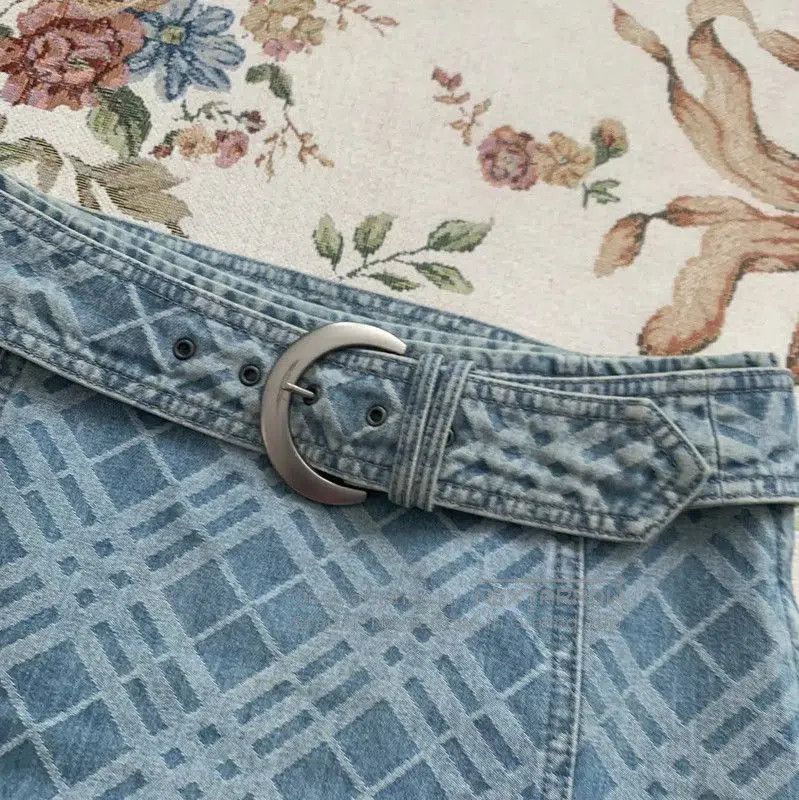 Burberry Burberry Light Blue Cotton Check Skirt. Size 28" / US 6 / IT 42 - 4 Thumbnail