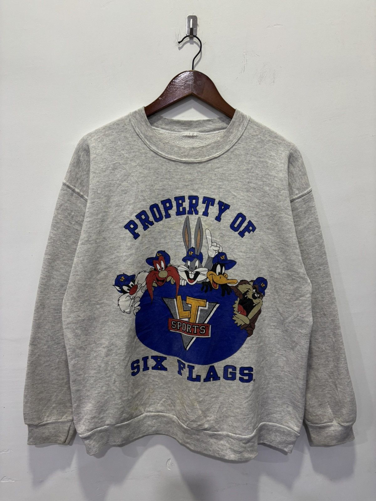 Warner Bros Vintage Warner Bros Sweatshirt Size US L / EU 52-54 / 3 - 1 Thumbnail