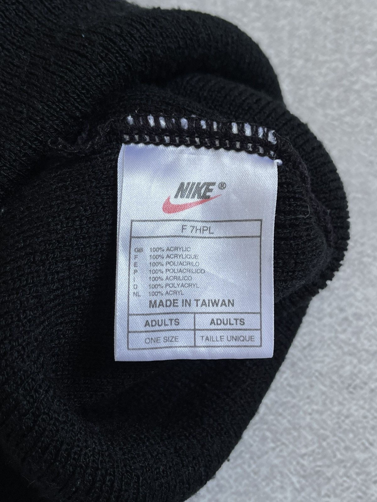 Nike 90's Vintage Nike Big Swoosh Logo Knitted Beanie Hat Size ONE SIZE - 7 Thumbnail