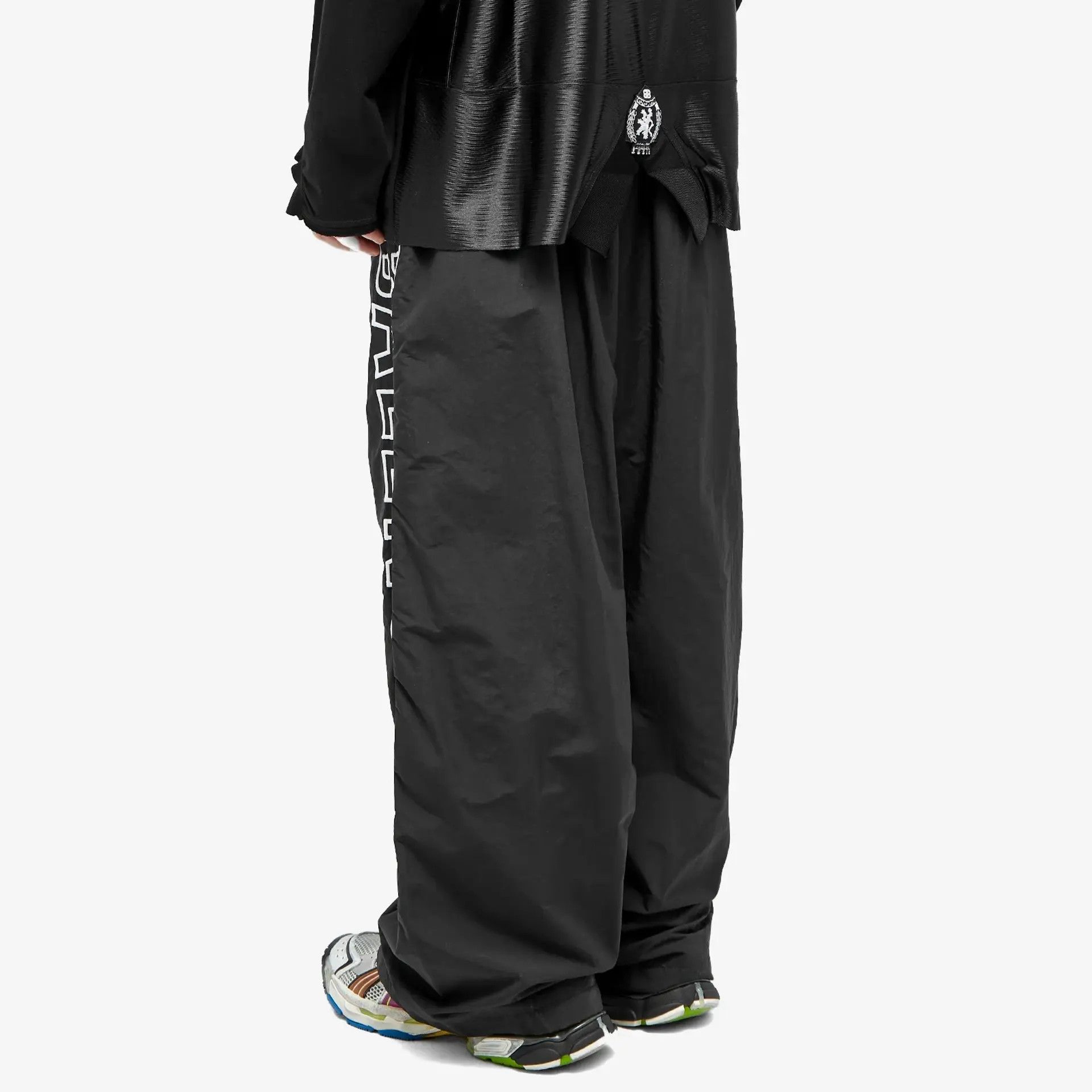 Balenciaga o1bcso1str1124 Outline Tracksuit Pants in Black Size US 26 / EU 42 - 2 Thumbnail