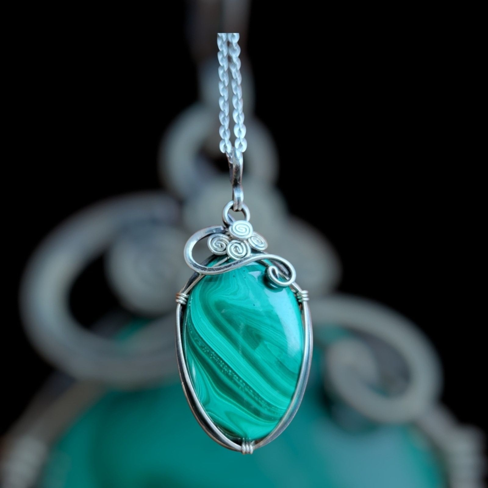 & Other Stories Malachite Silver Necklace, Malachite Pendant, Unique Design Size ONE SIZE - 3 Thumbnail