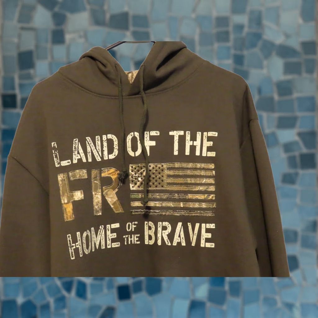 Realtree Buck Wear Hoodie Mens Large Green Camo Heavy Sweatshirt Crew Neck Hooded NWT Multicolor Wide Flag Home of the Brave 90s Inspired Size US L / EU 52-54 / 3 - 1 Thumbnail