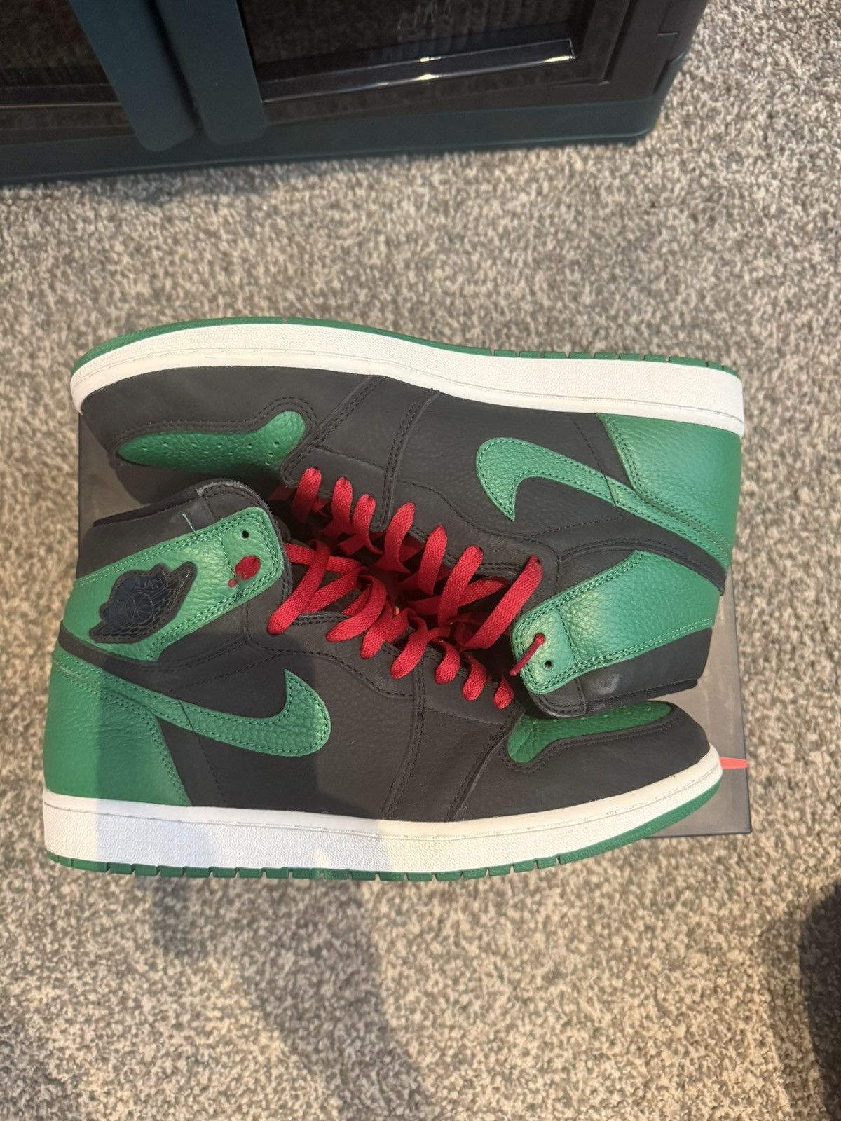 Jordan Brand Jordan 1 High Og Pine Green Black Size US 11.5 / EU 44-45 - 2 Thumbnail