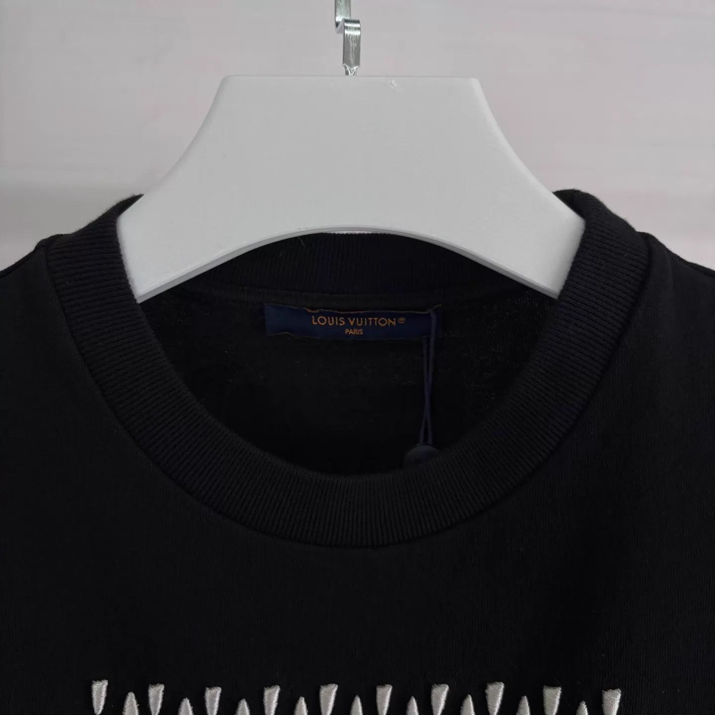 Louis Vuitton LV Pharrell Beaded Logo Black S/S T M Italy Size US M / EU 48-50 / 2 - 3 Thumbnail