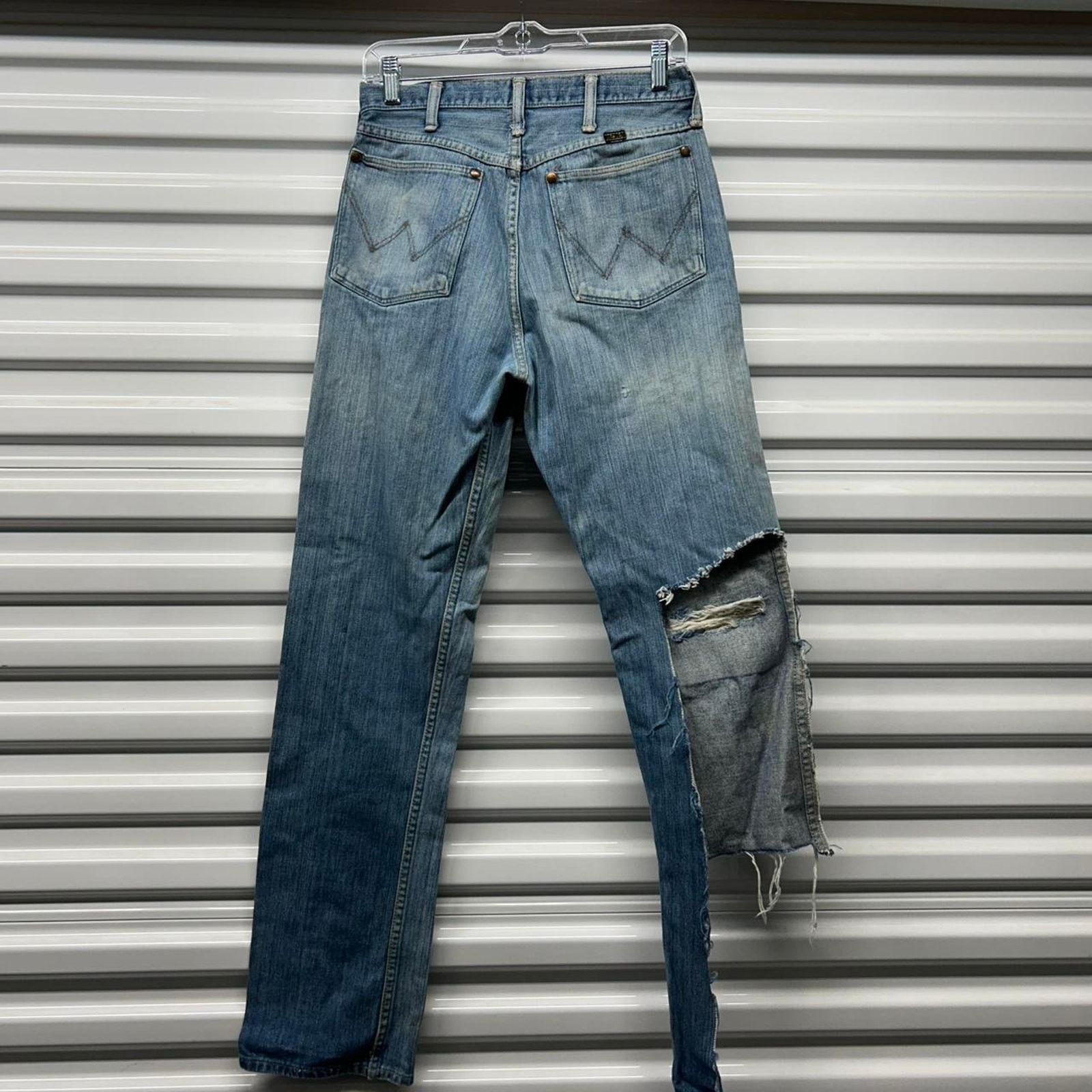 Wrangler VTG 60s Distressed Wrangler blue straight leg jeans Size US 32 / EU 48 - 2 Thumbnail
